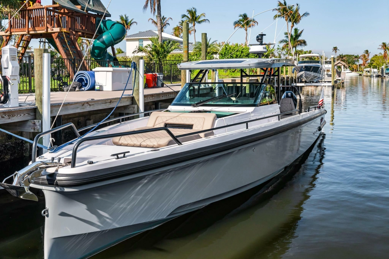 2023 Axopar 37 Suntop