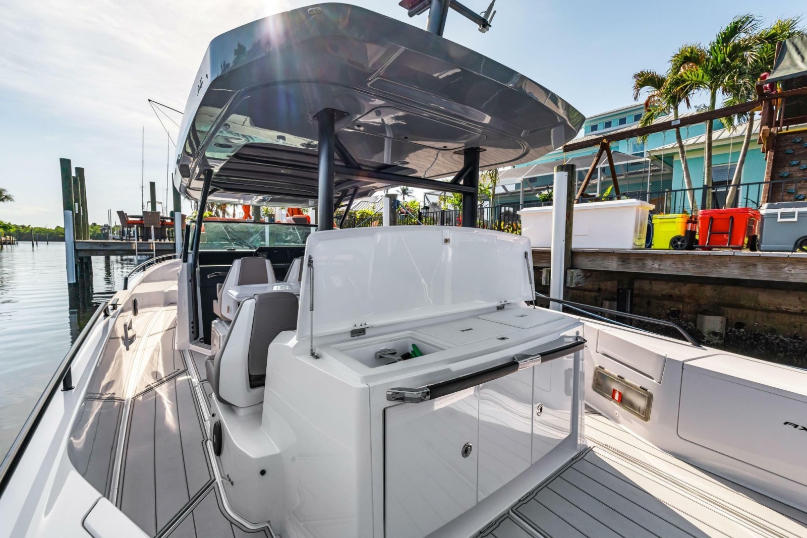 2023 Axopar 37 Suntop