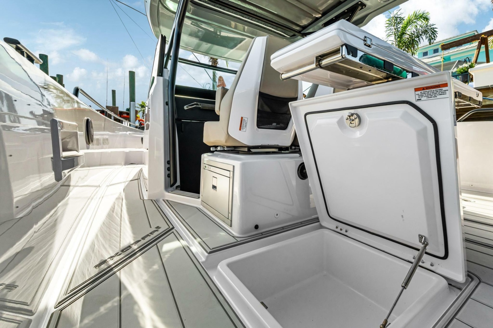 2023 Axopar 37 Suntop