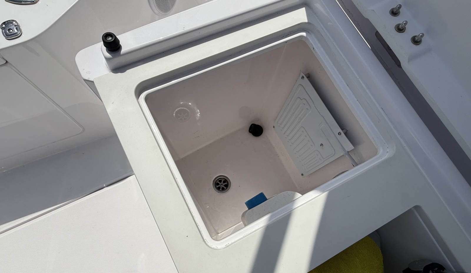 2022 Axopar 28 Cabin