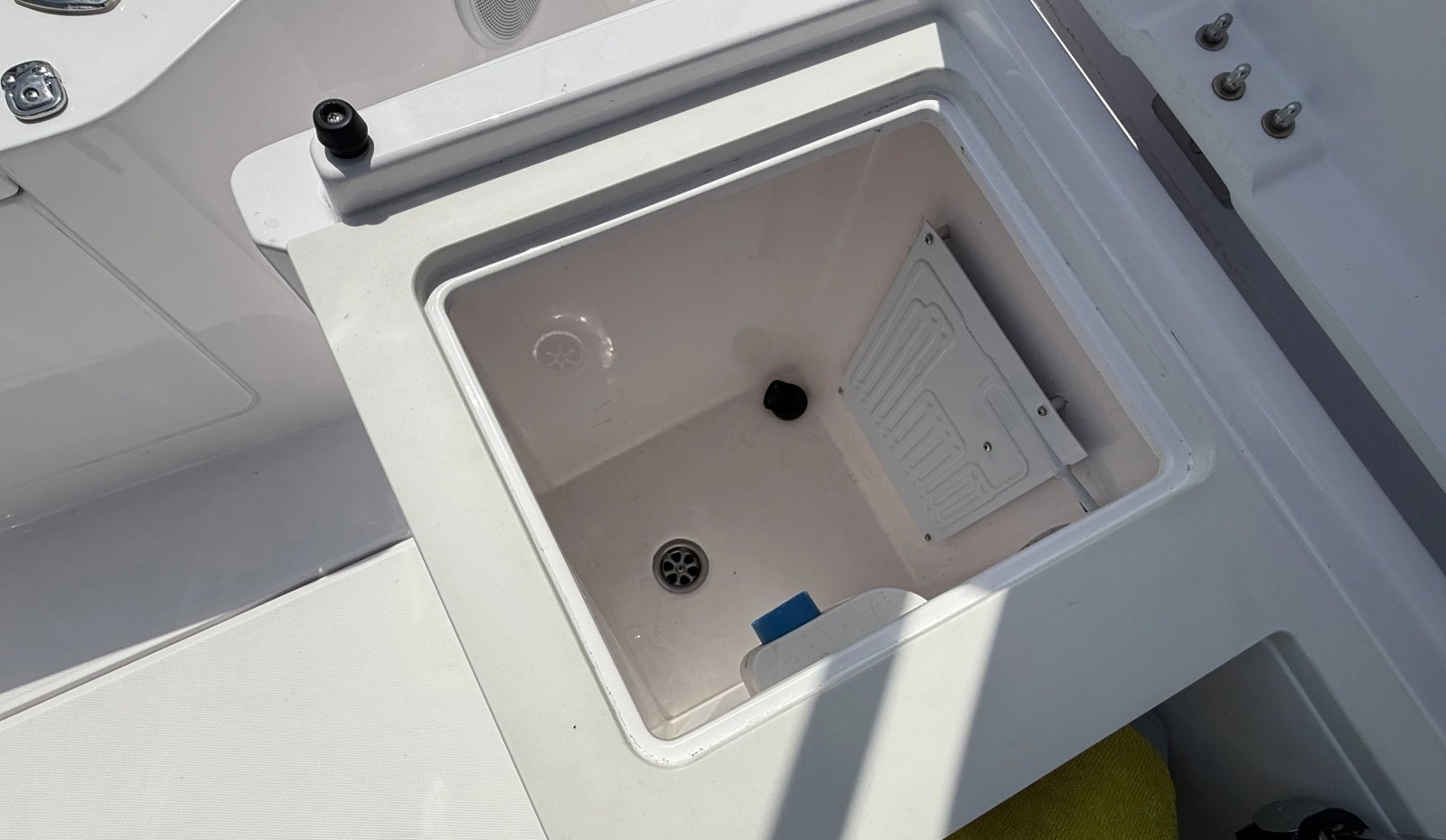 2022 Axopar 28 Cabin