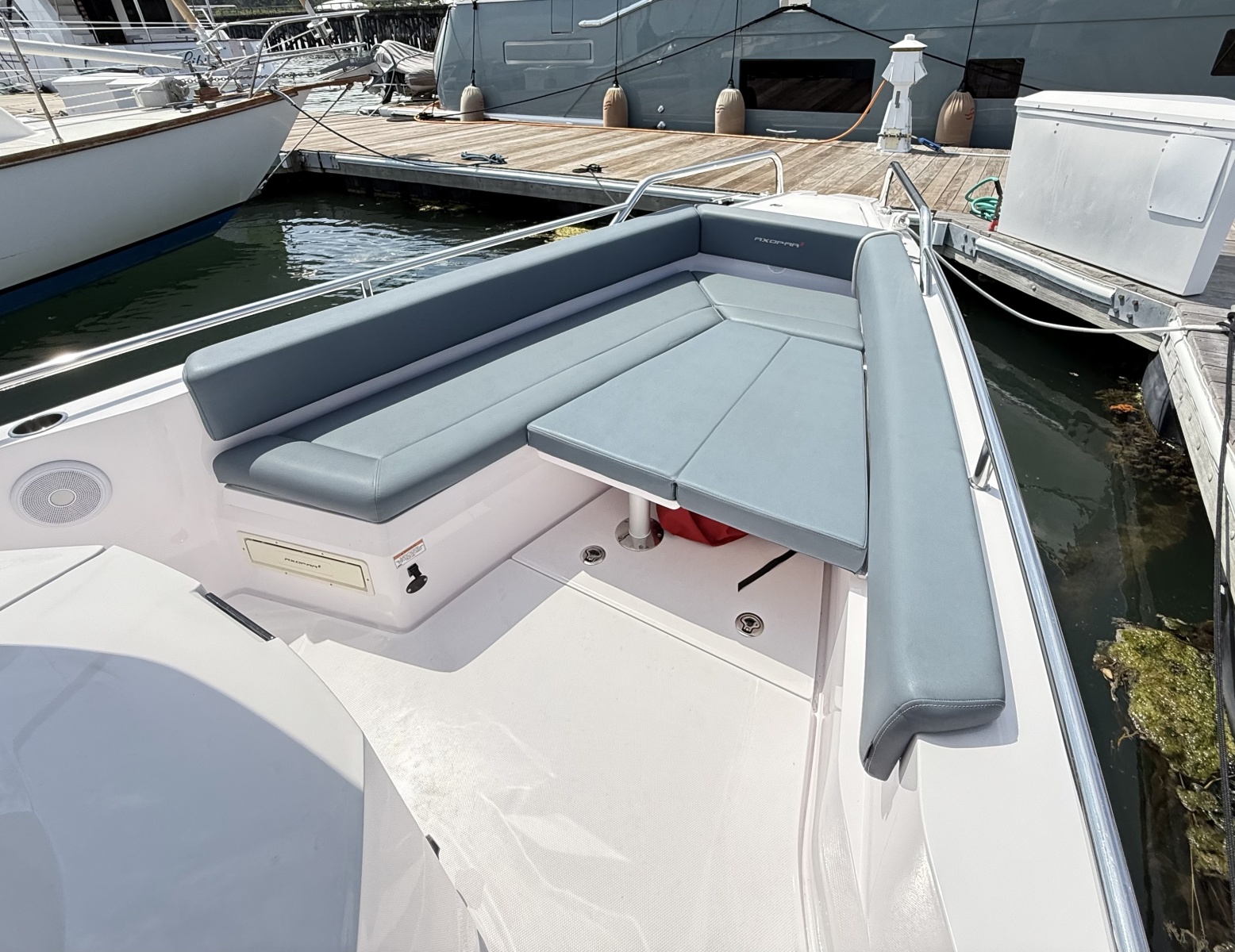 2022 Axopar 28 Cabin