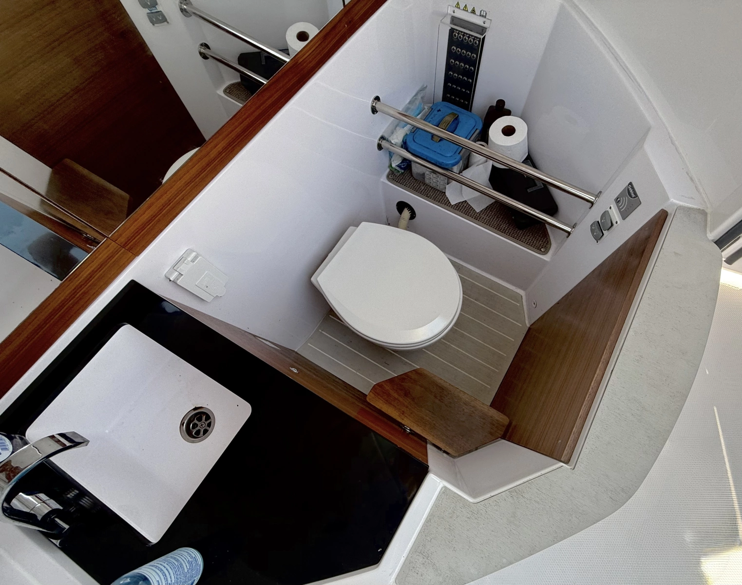 2022 Axopar 28 Cabin