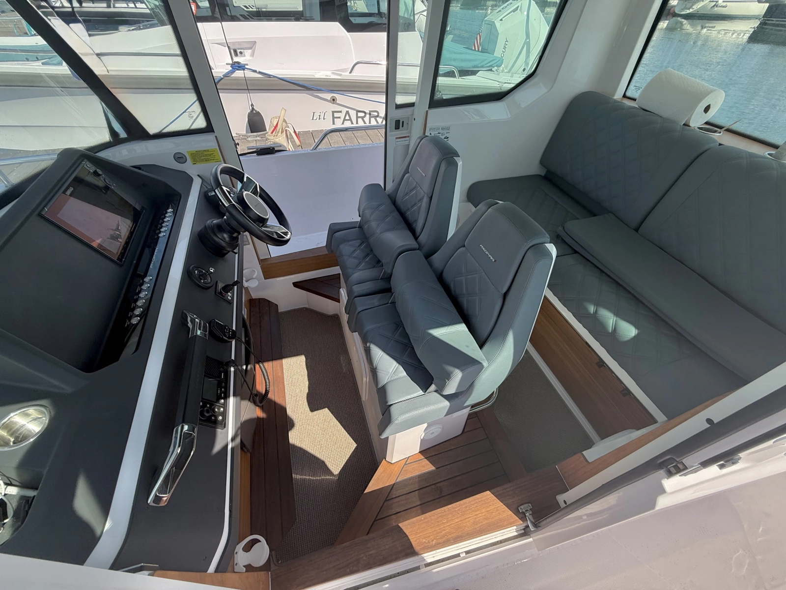 2022 Axopar 28 Cabin