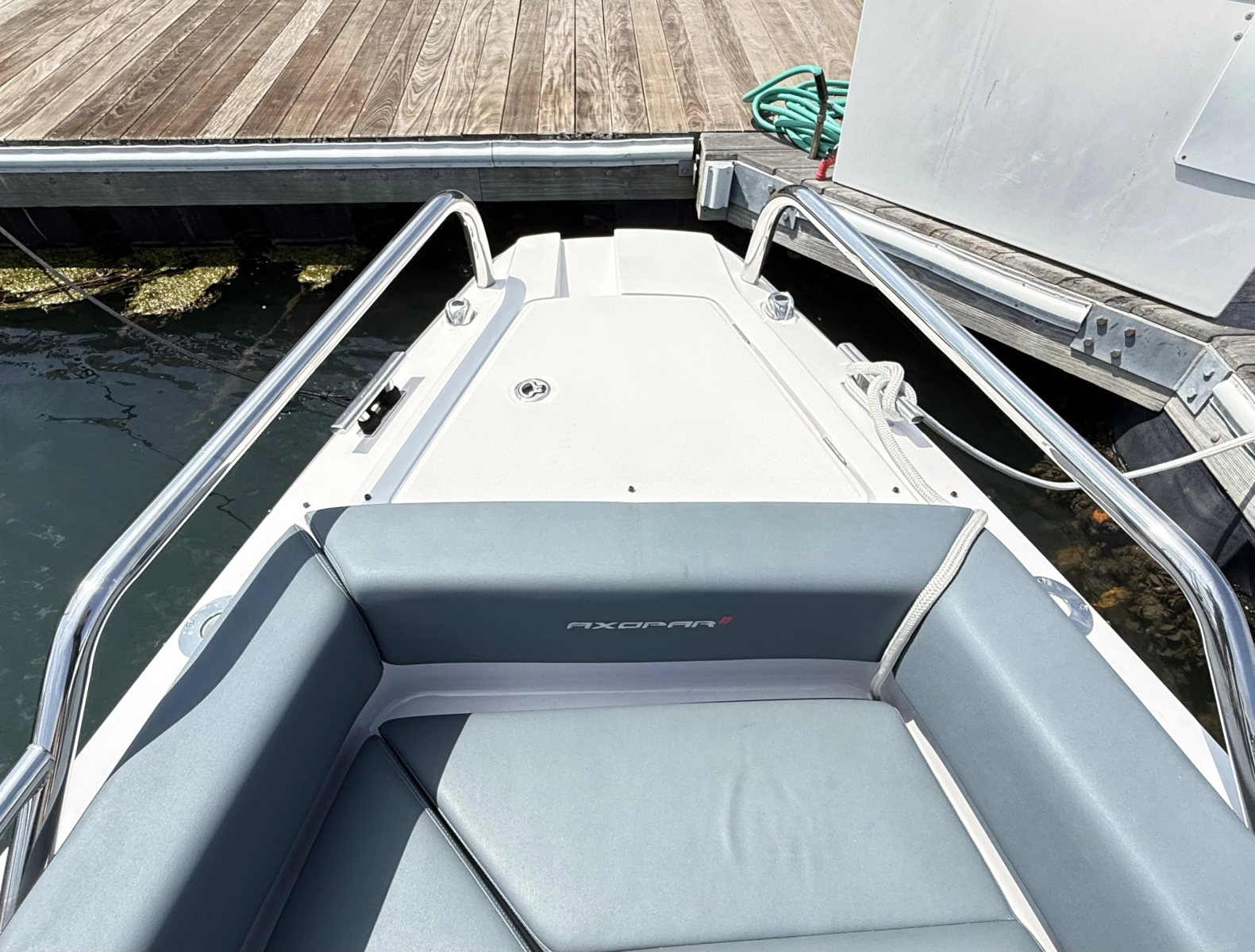 2022 Axopar 28 Cabin
