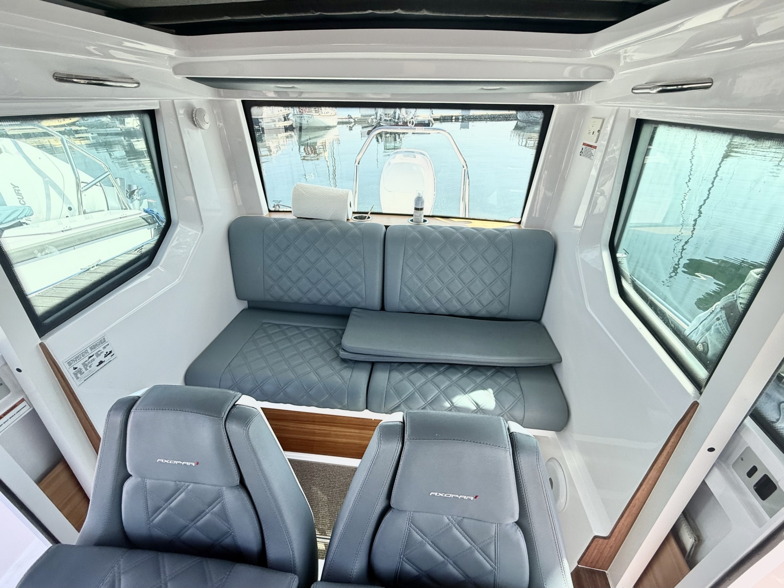 2022 Axopar 28 Cabin