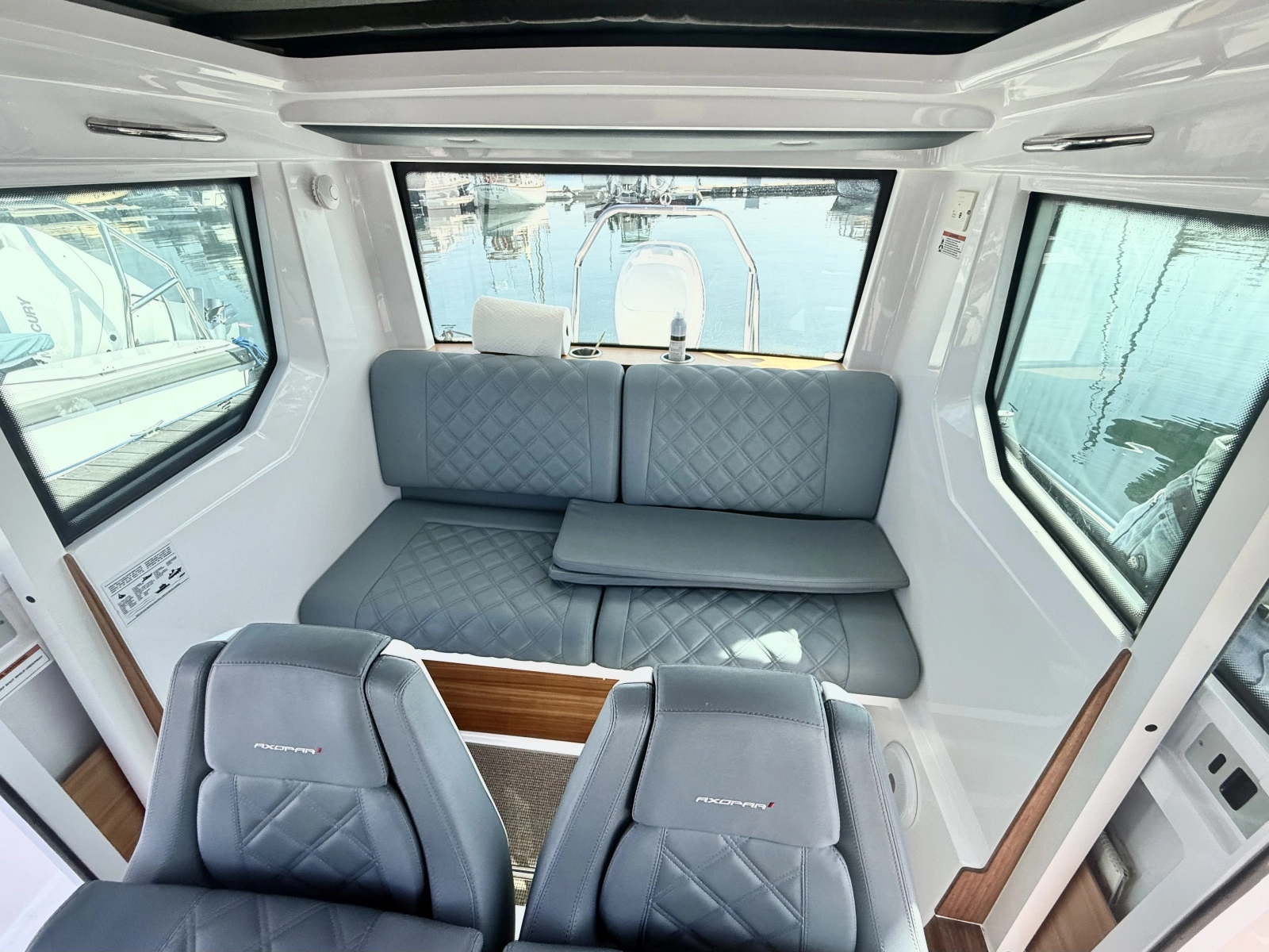 2022 Axopar 28 Cabin