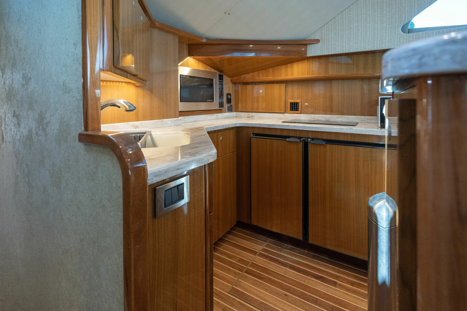 2015 Viking 42 Convertible