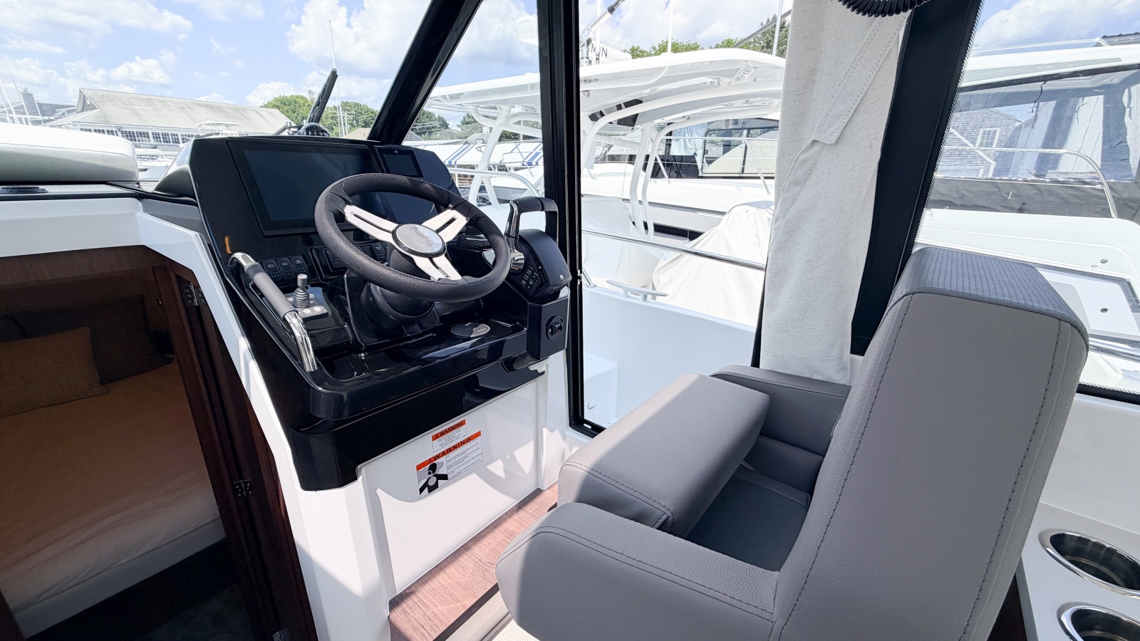 2027 Beneteau Antares 9