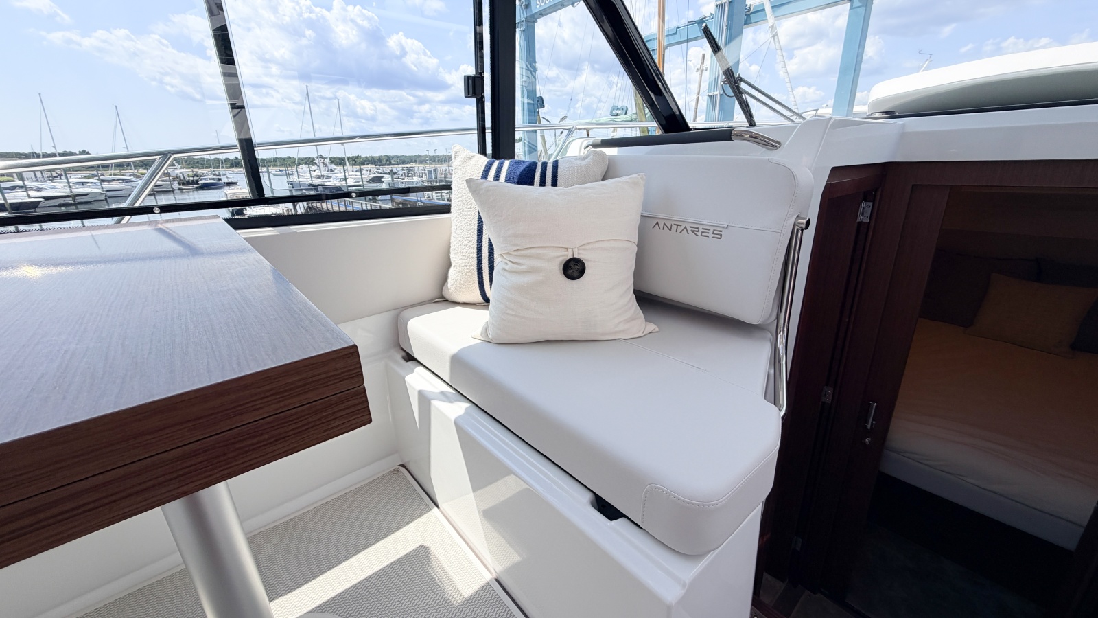 2027 Beneteau Antares 9