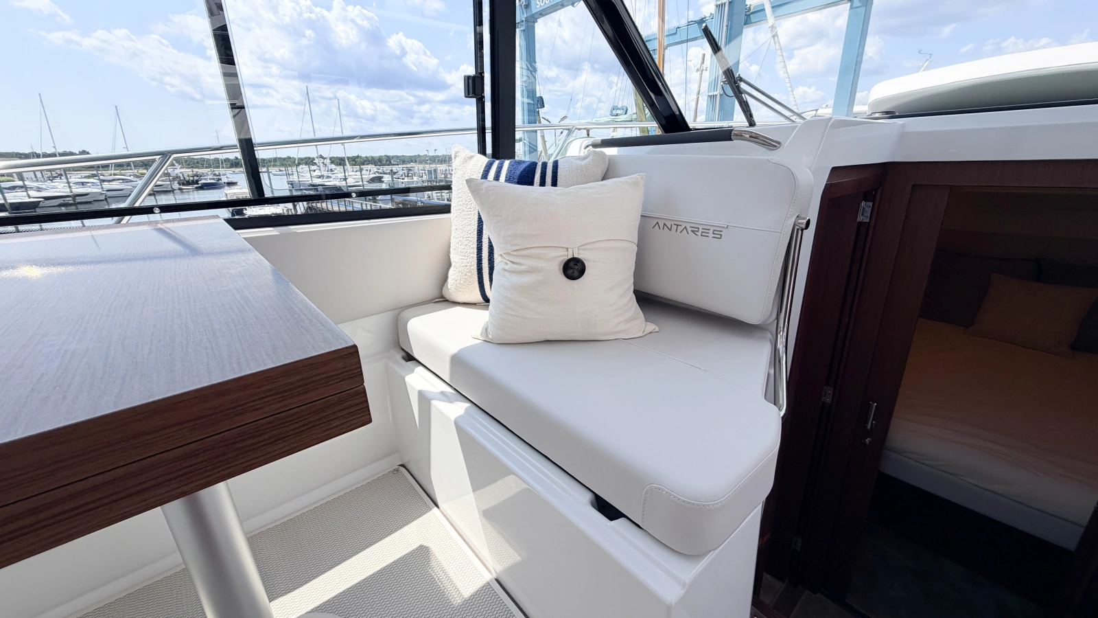 2027 Beneteau Antares 9