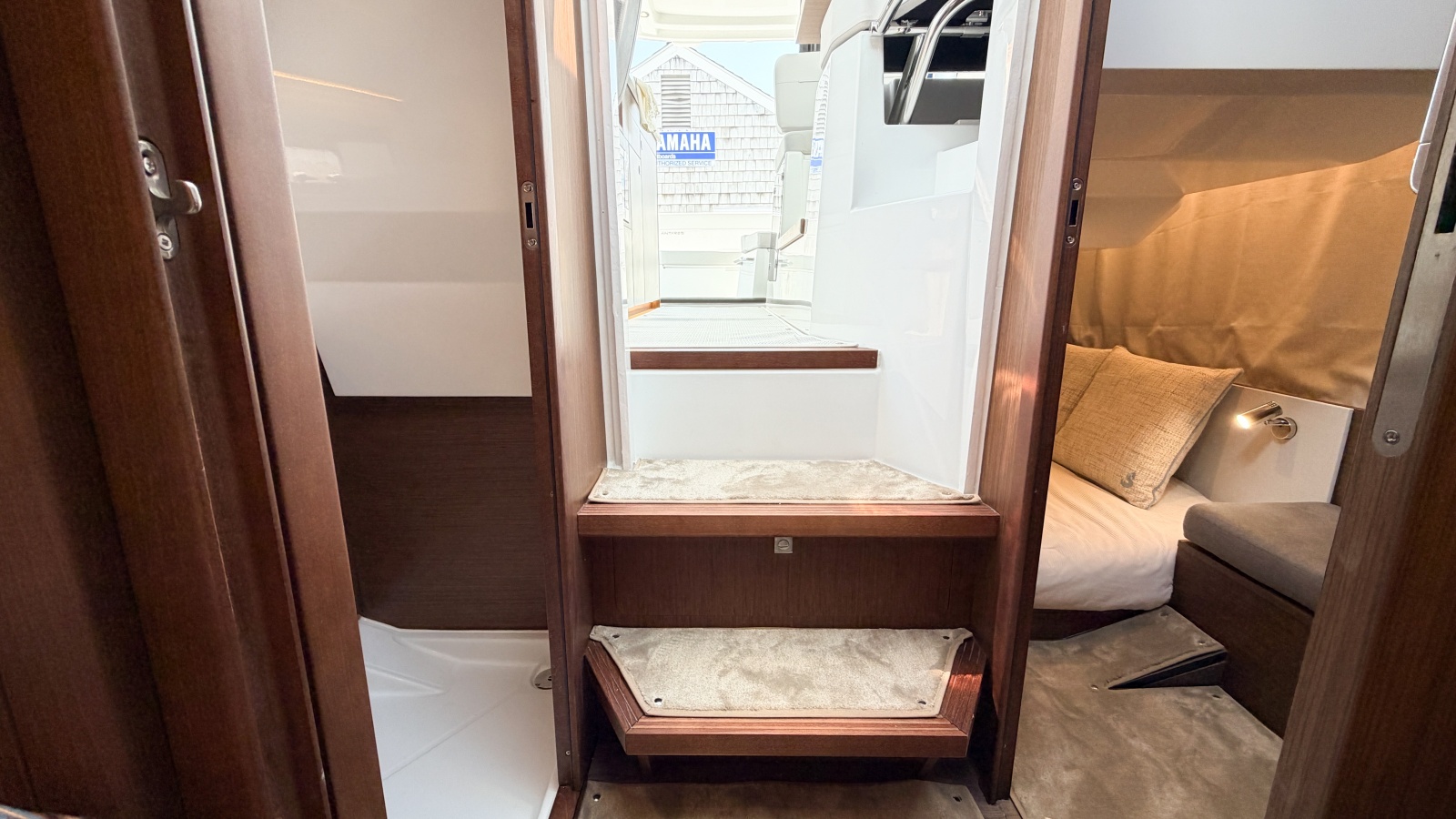 2027 Beneteau Antares 9
