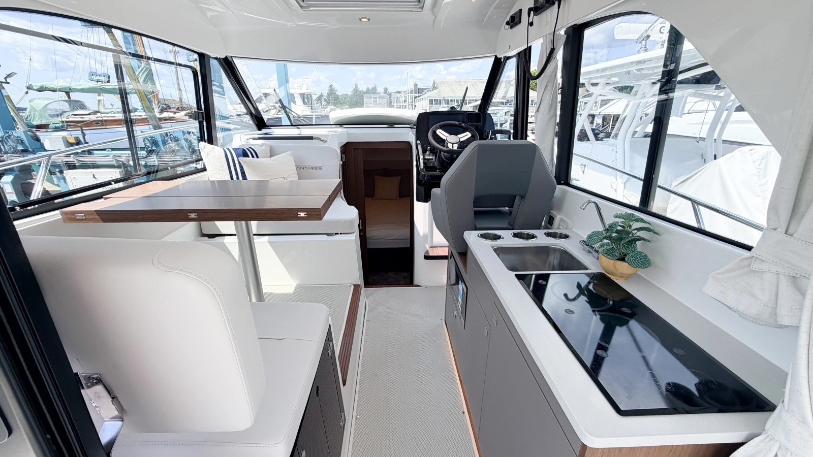 2027 Beneteau Antares 9