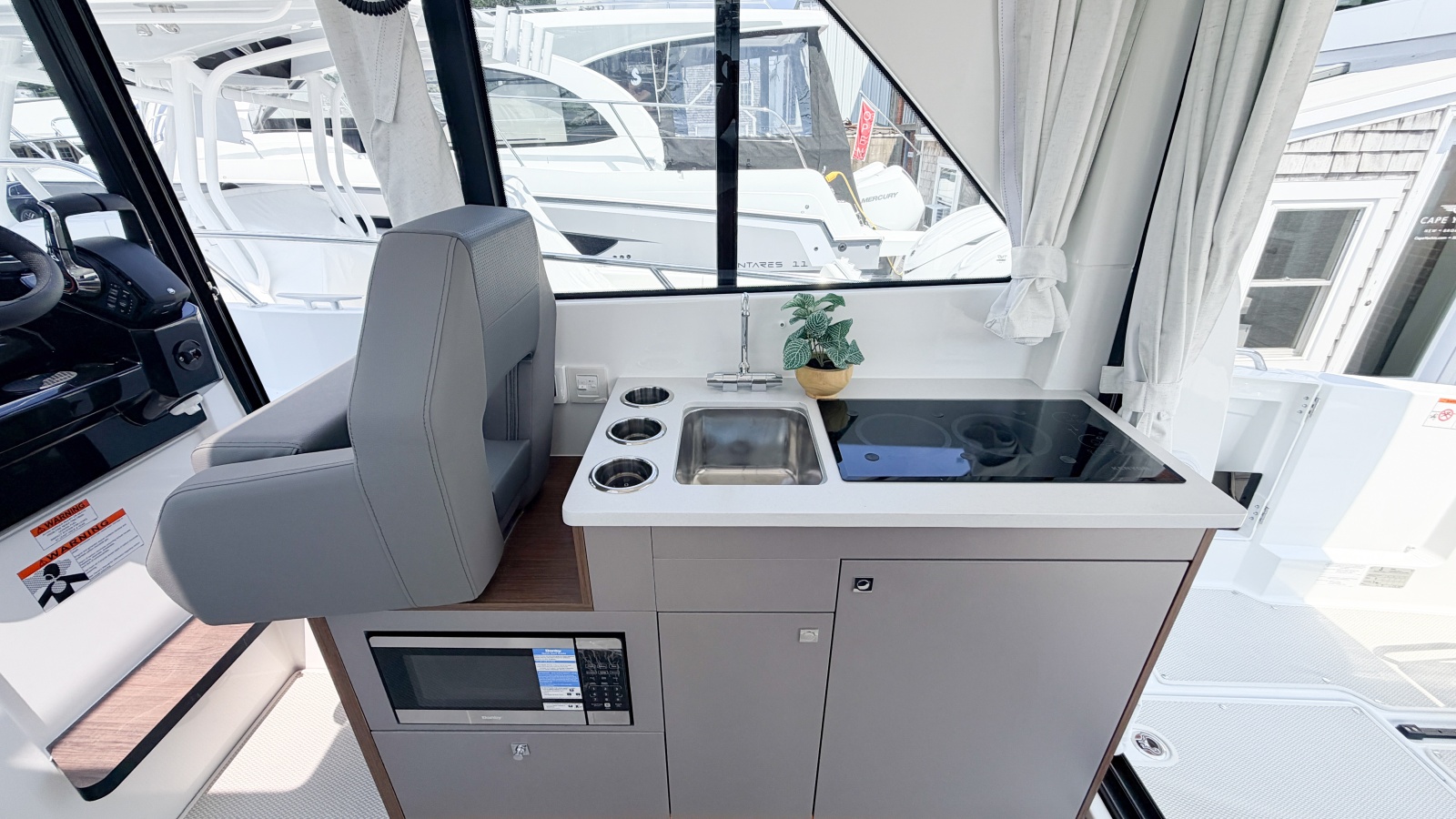 2027 Beneteau Antares 9