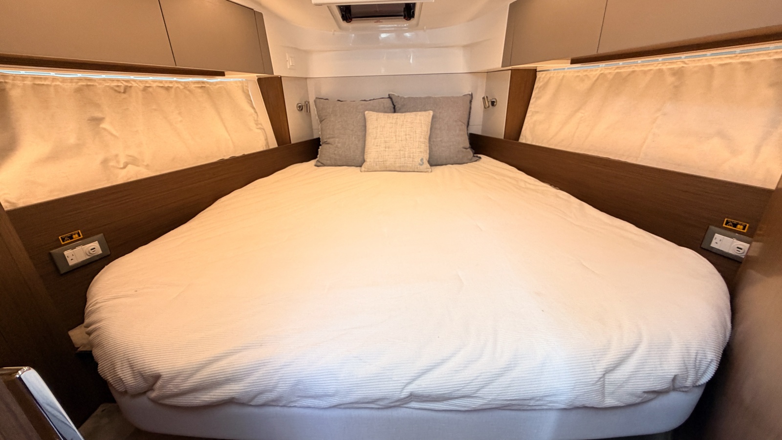 2027 Beneteau Antares 9
