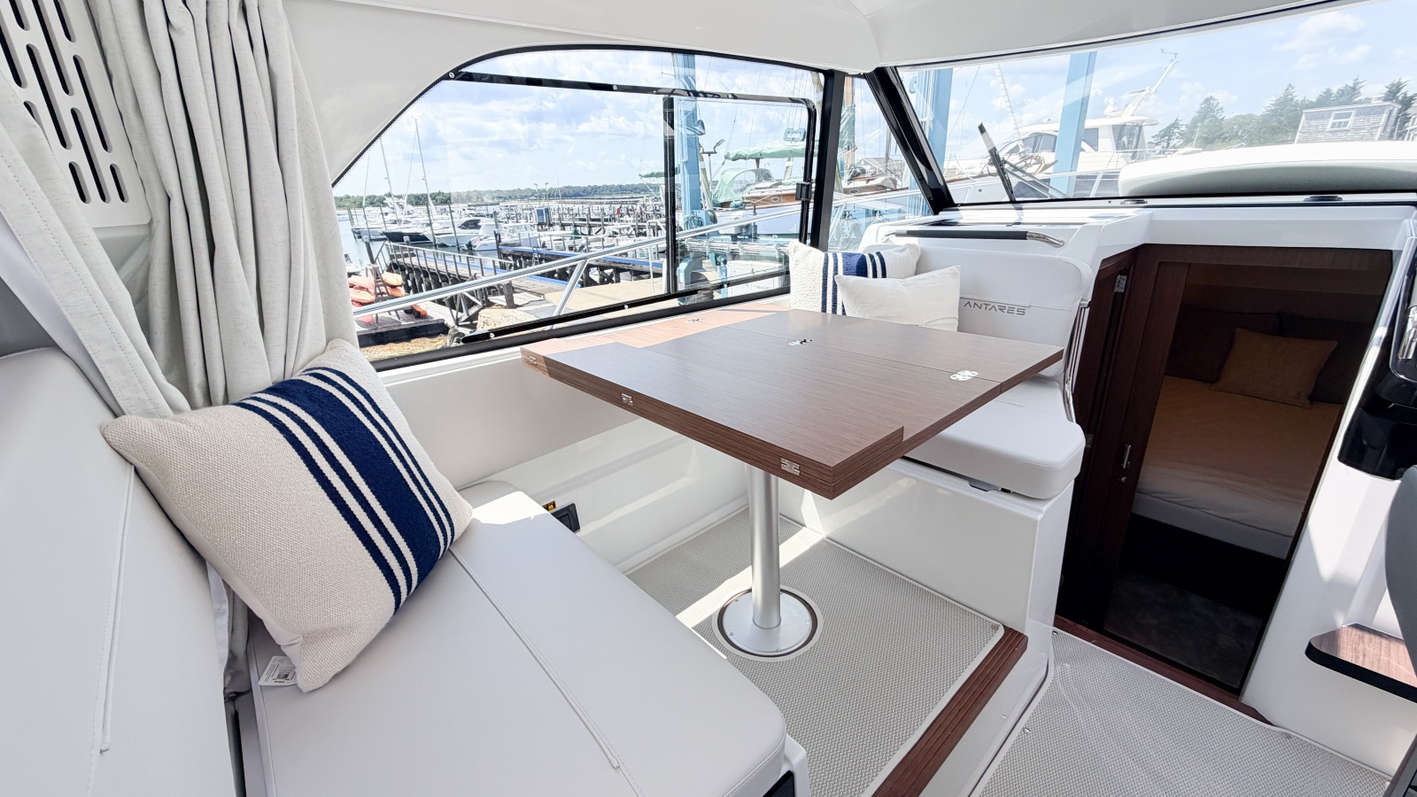 2027 Beneteau Antares 9