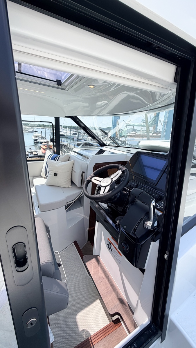 2027 Beneteau Antares 9