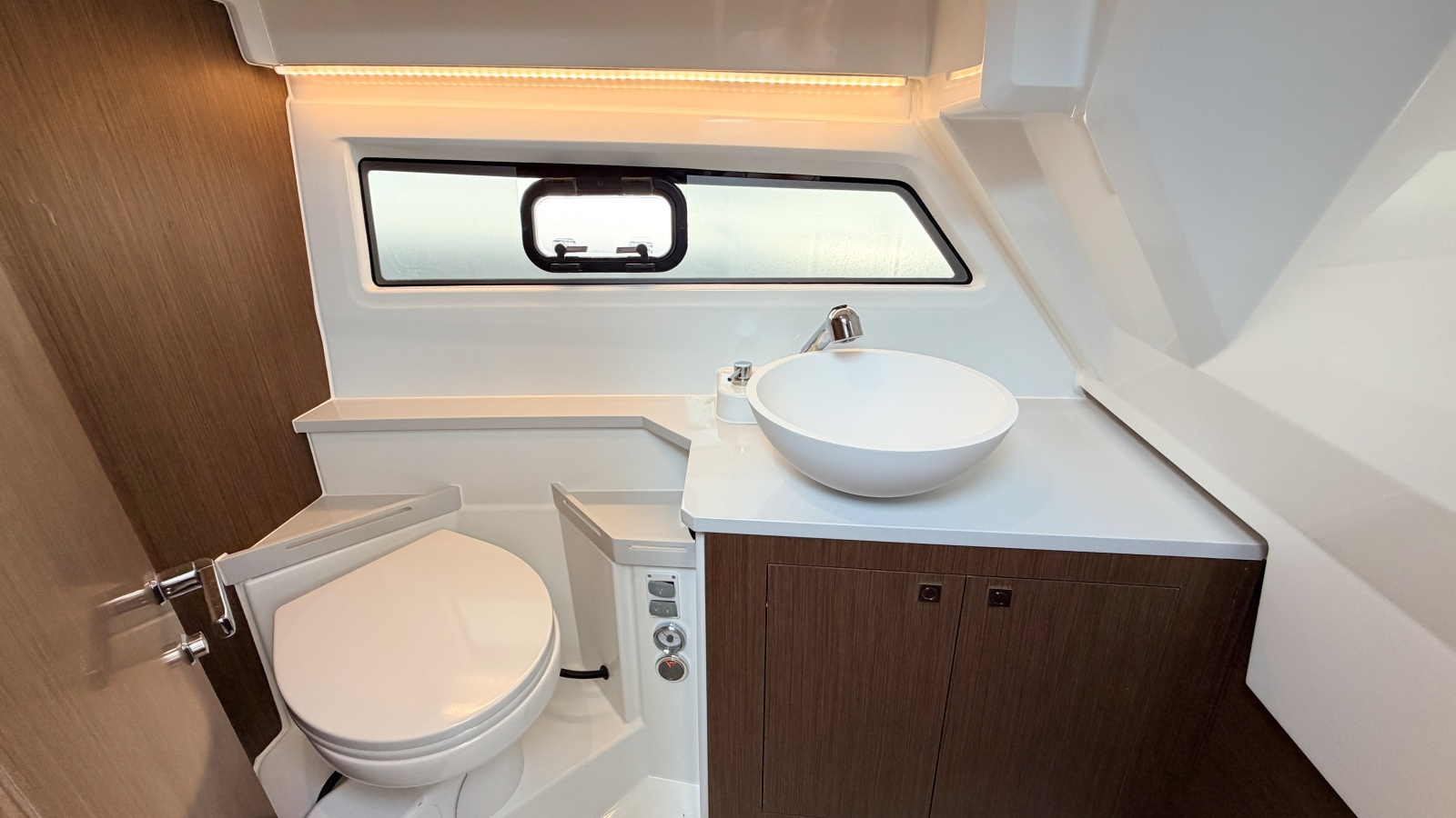 2027 Beneteau Antares 9