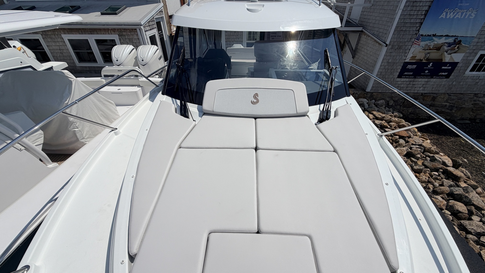 2027 Beneteau Antares 9