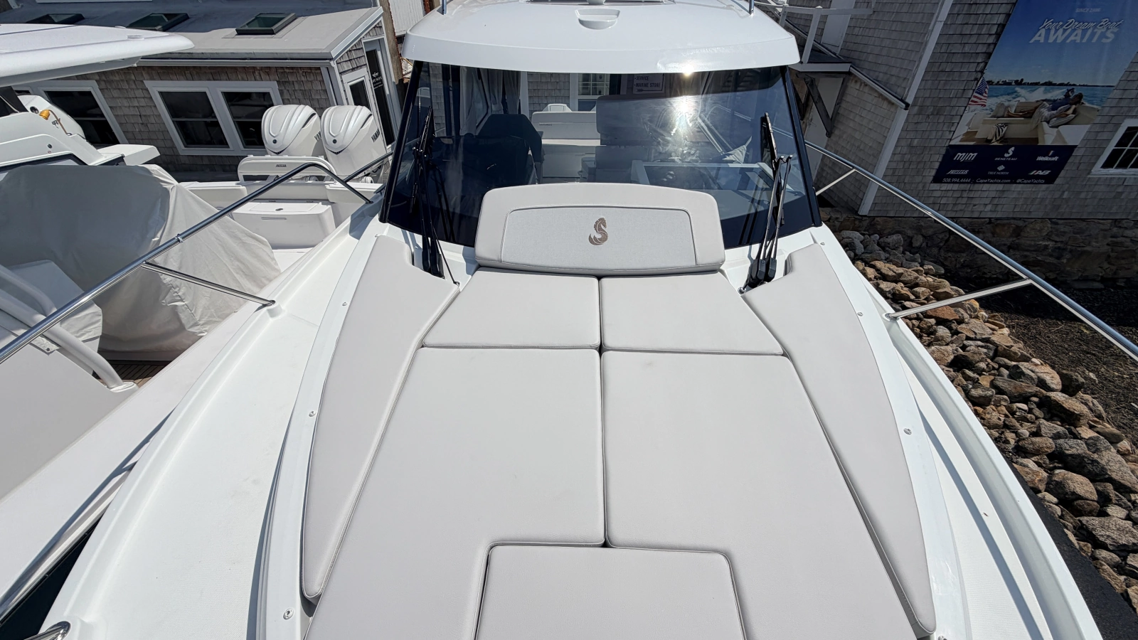 2027 Beneteau Antares 9