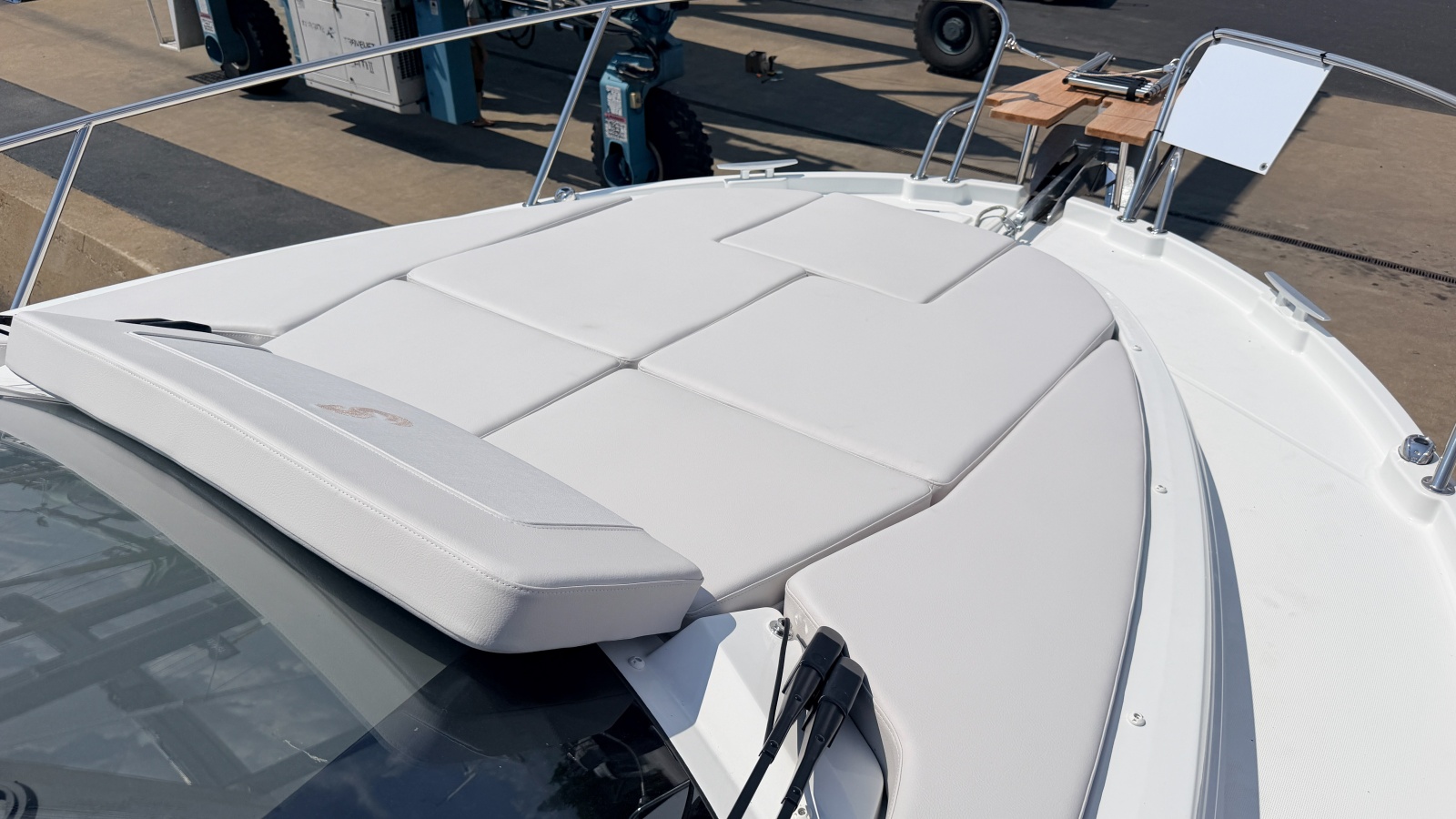 2027 Beneteau Antares 9