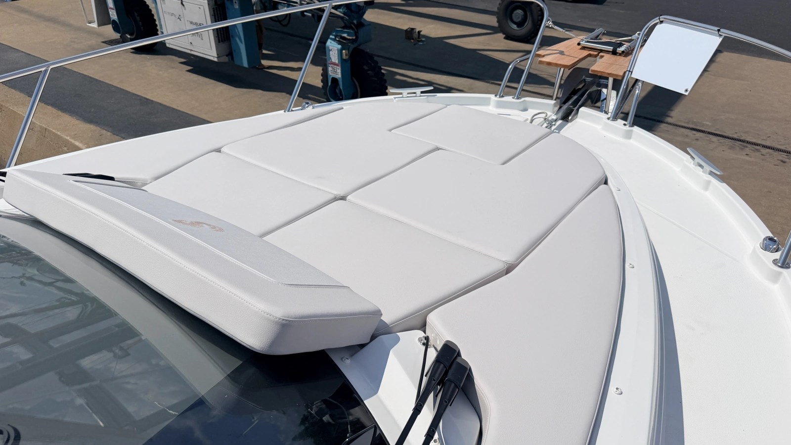 2027 Beneteau Antares 9