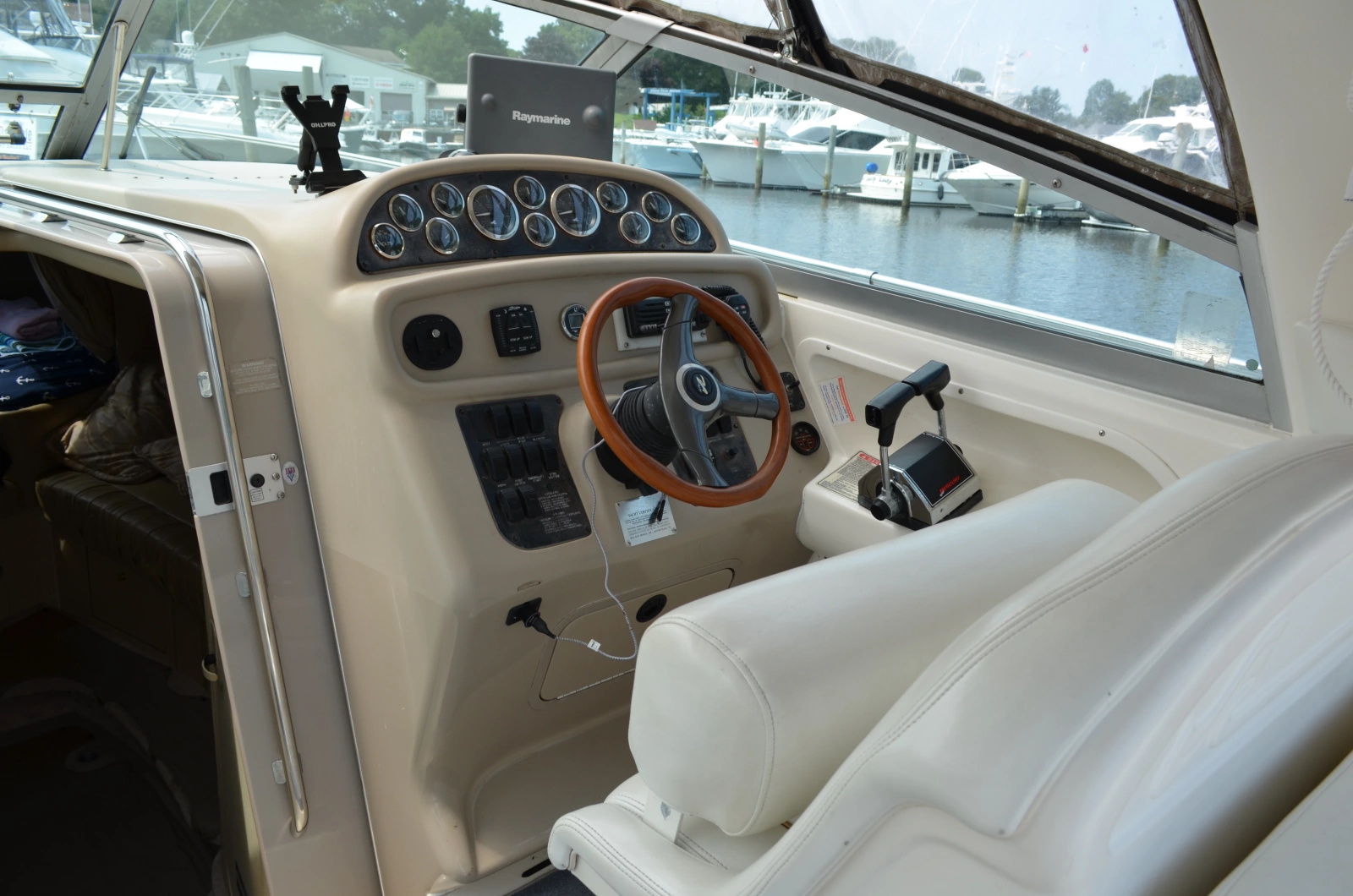 Enalios 29ft Sea Ray Yacht For Sale