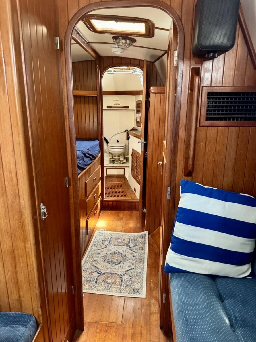1990 Passport Royal Passport 49
