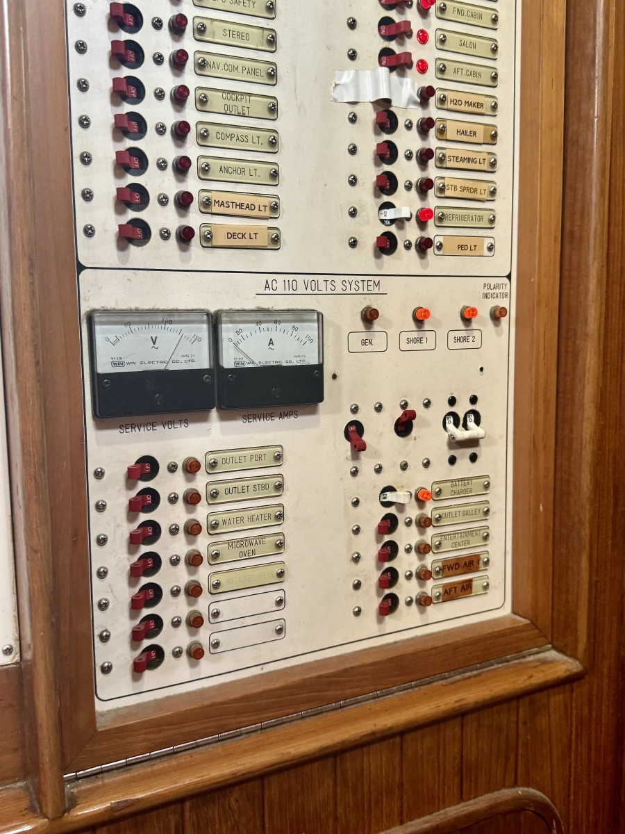 1990 Passport Royal Passport 49