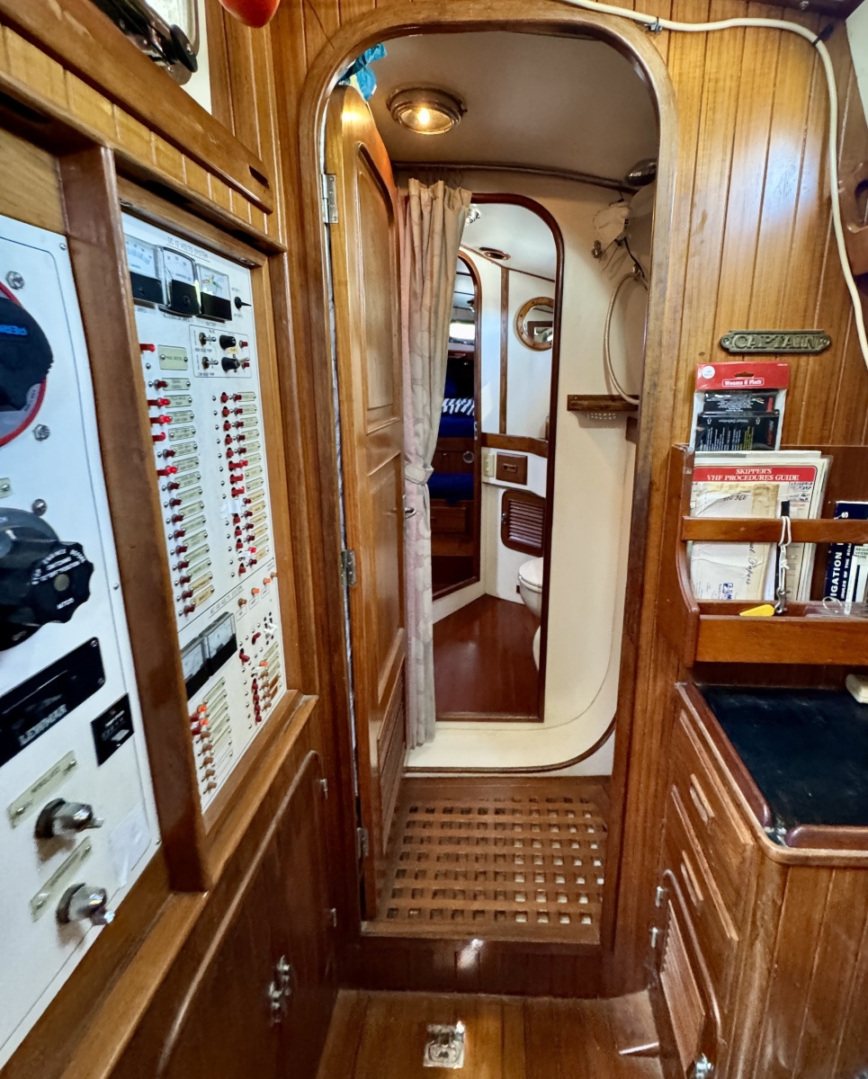 1990 Passport Royal Passport 49