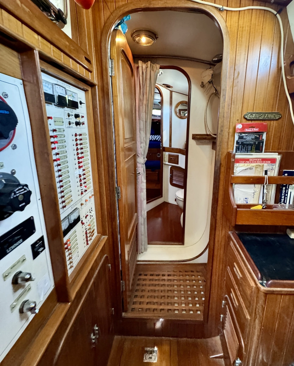 1990 Passport Royal Passport 49