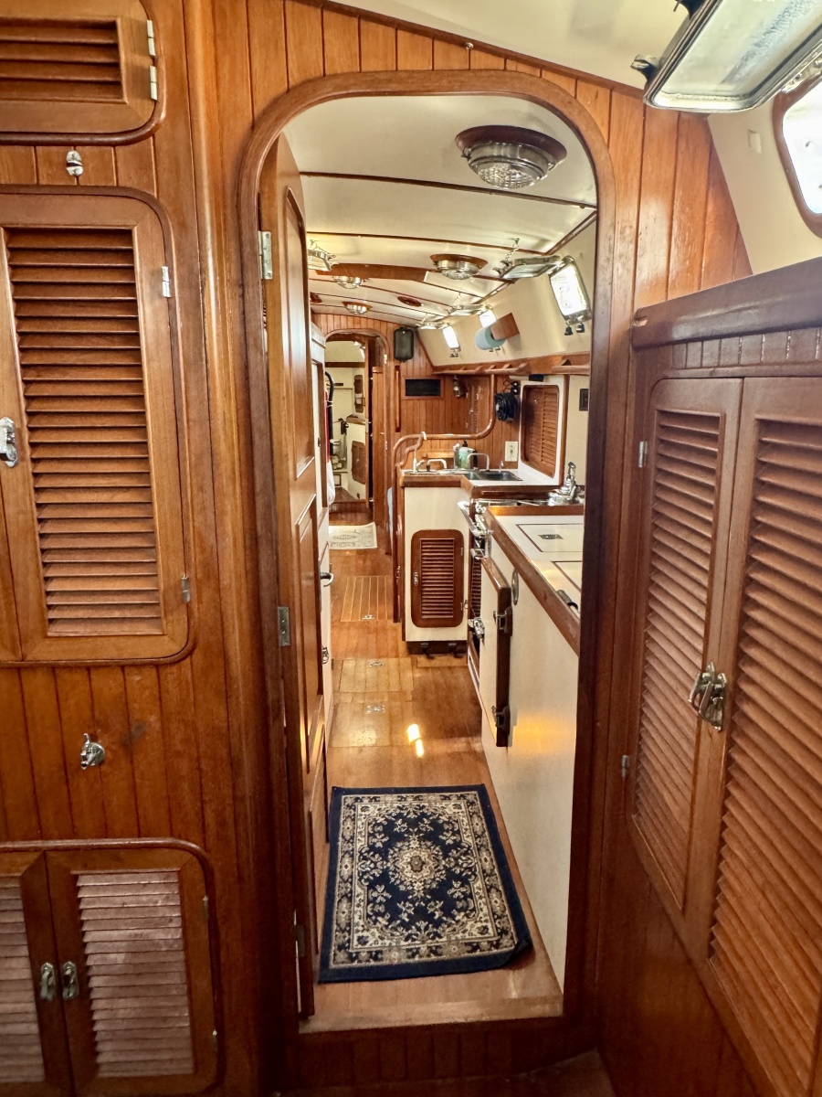 1990 Passport Royal Passport 49