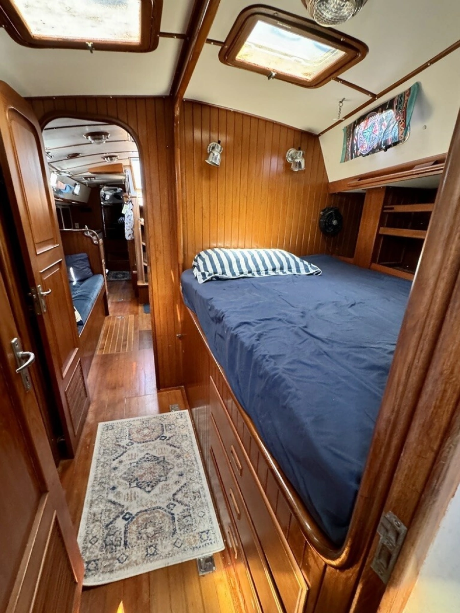 1990 Passport Royal Passport 49
