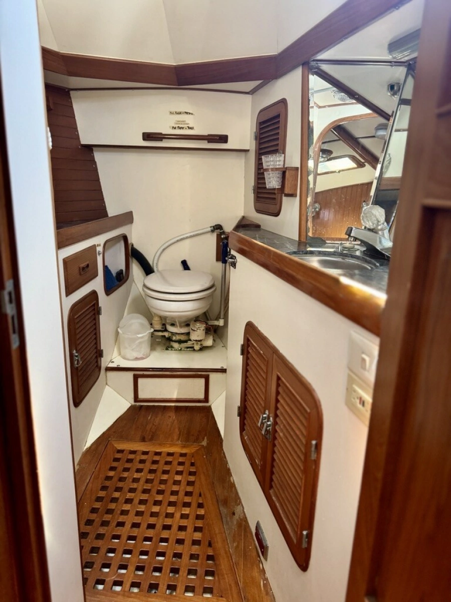1990 Passport Royal Passport 49