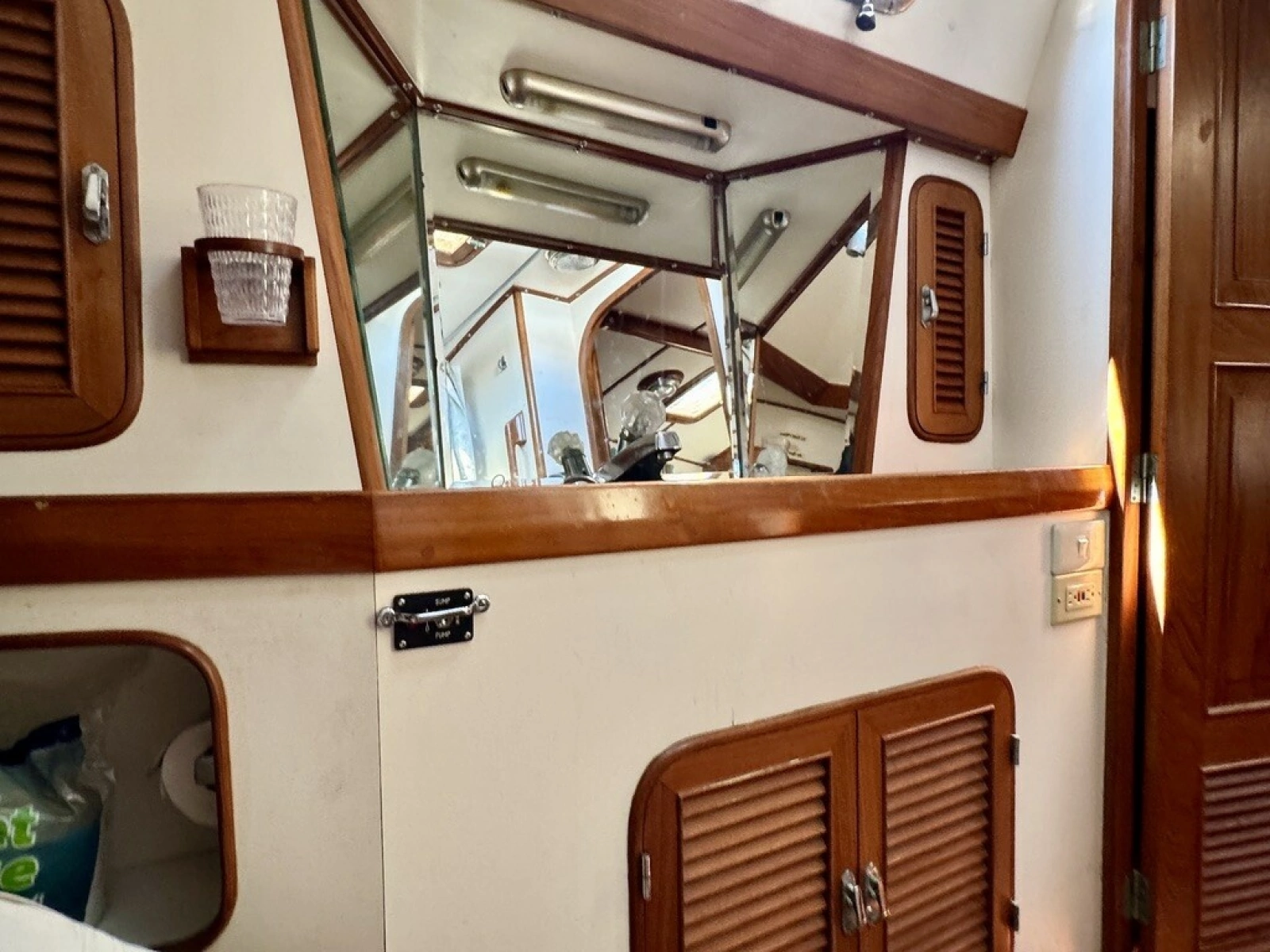 1990 Passport Royal Passport 49