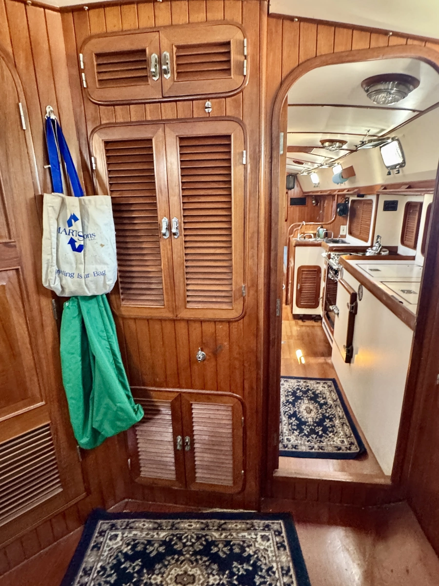1990 Passport Royal Passport 49
