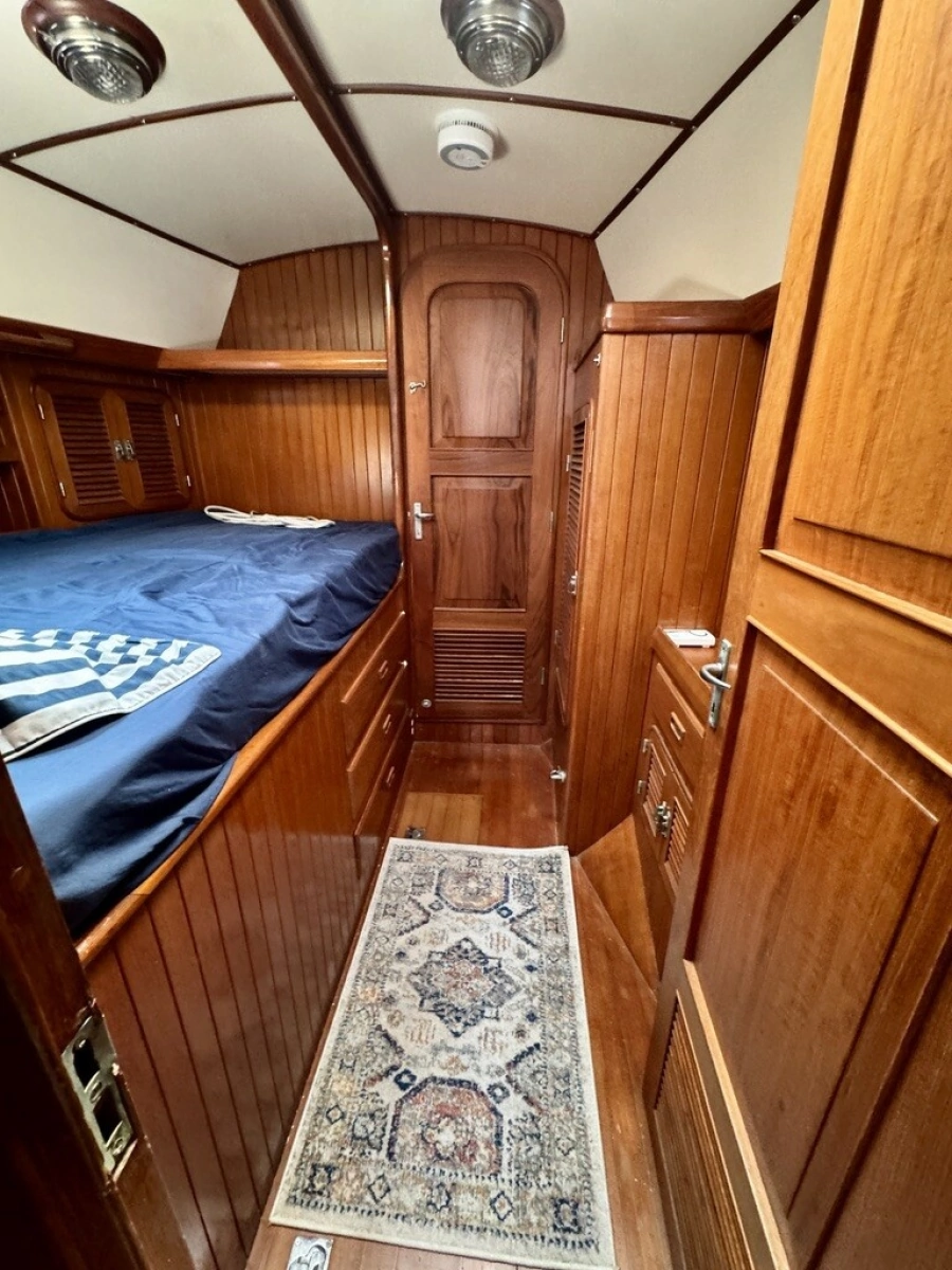 1990 Passport Royal Passport 49