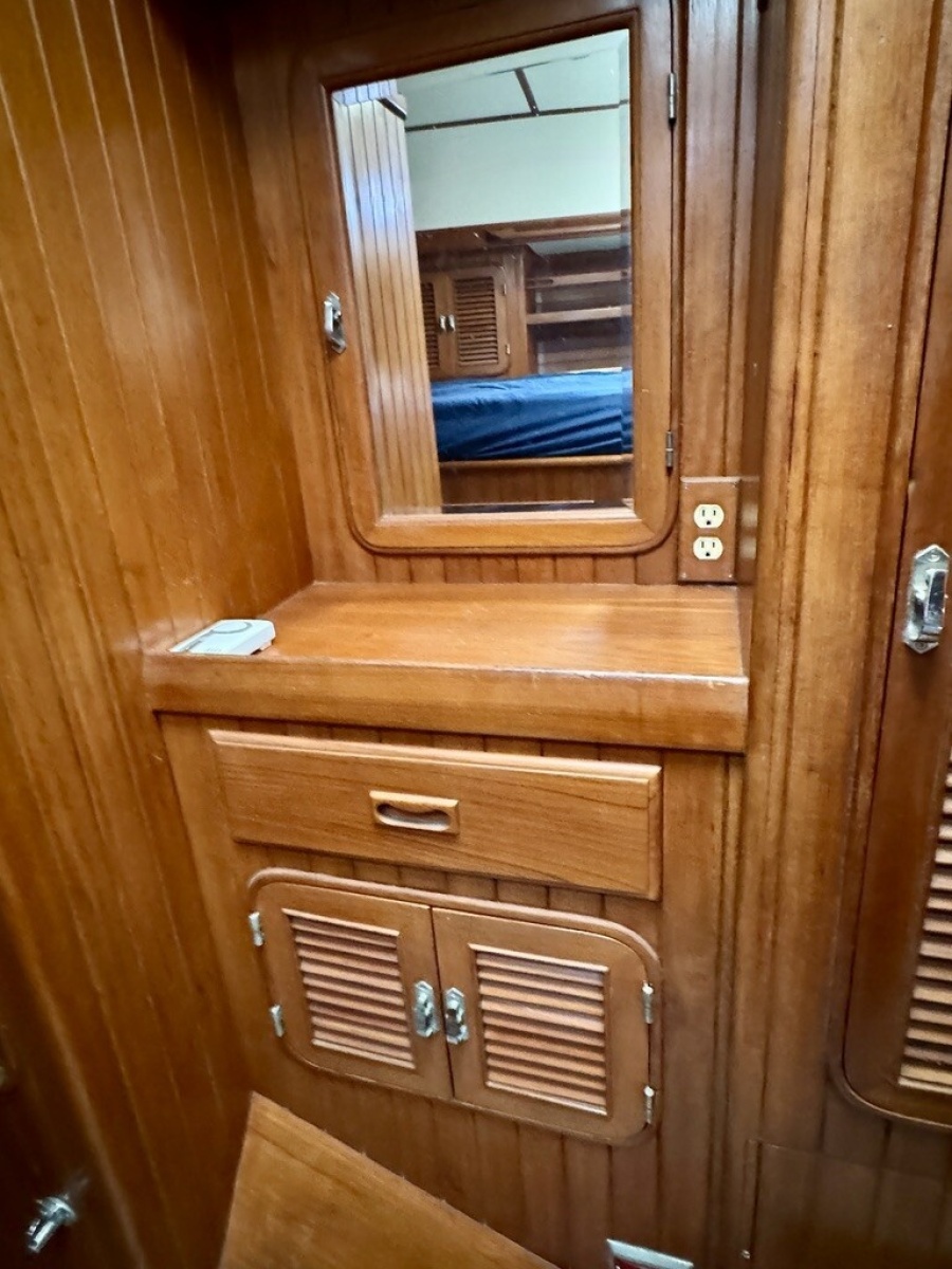 1990 Passport Royal Passport 49