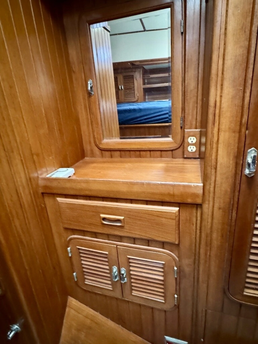 1990 Passport Royal Passport 49