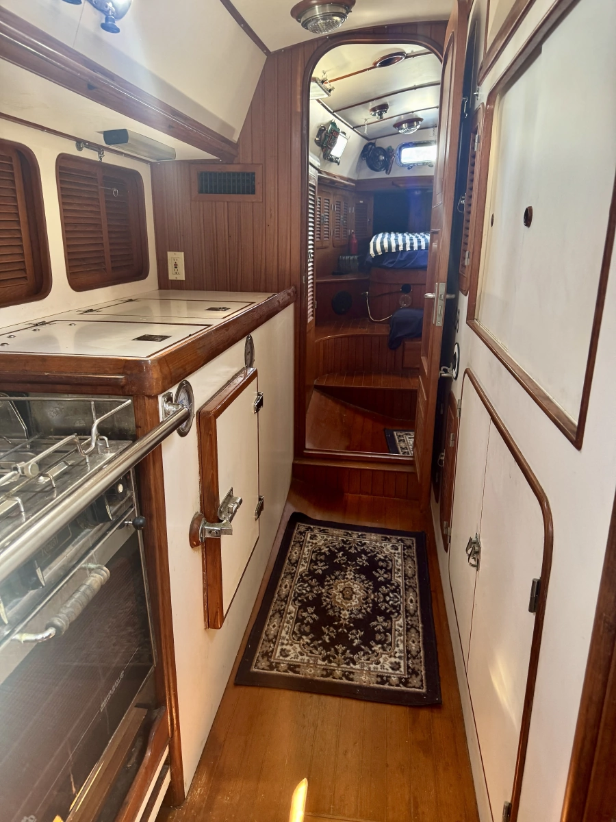 1990 Passport Royal Passport 49