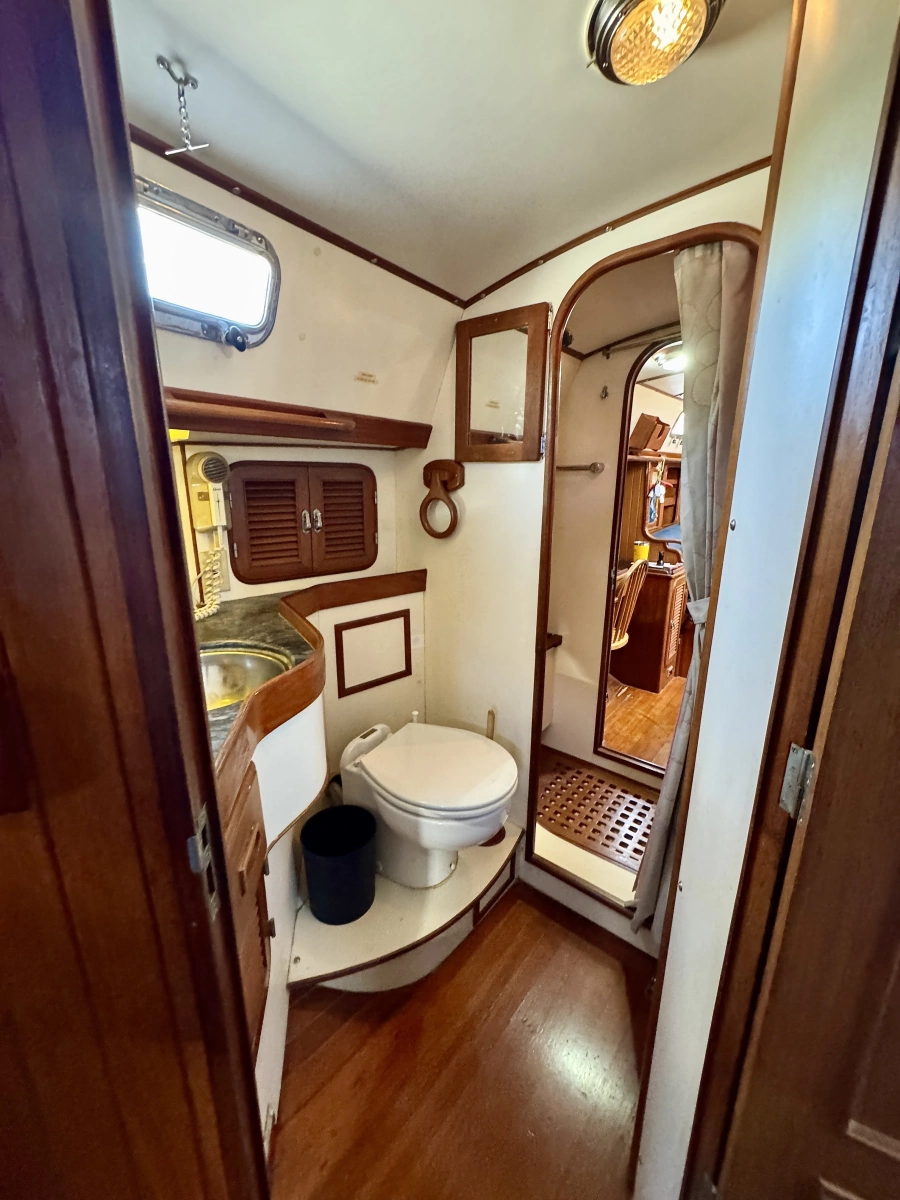 1990 Passport Royal Passport 49