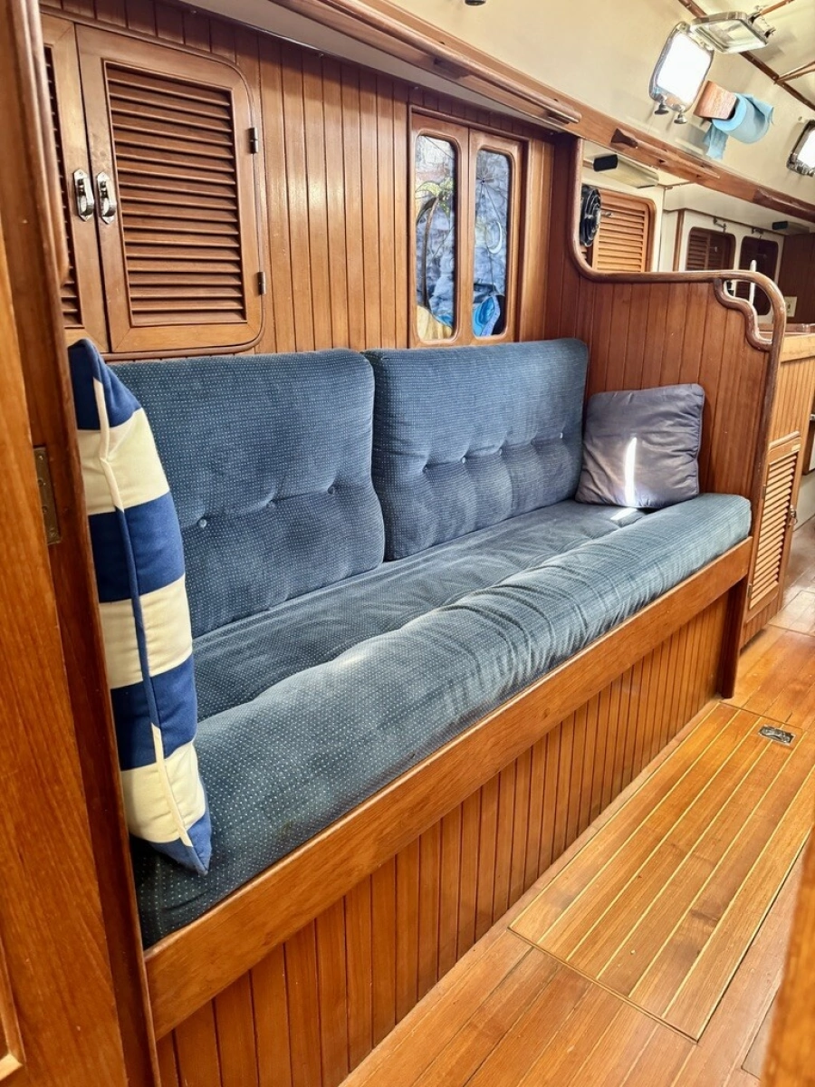 1990 Passport Royal Passport 49