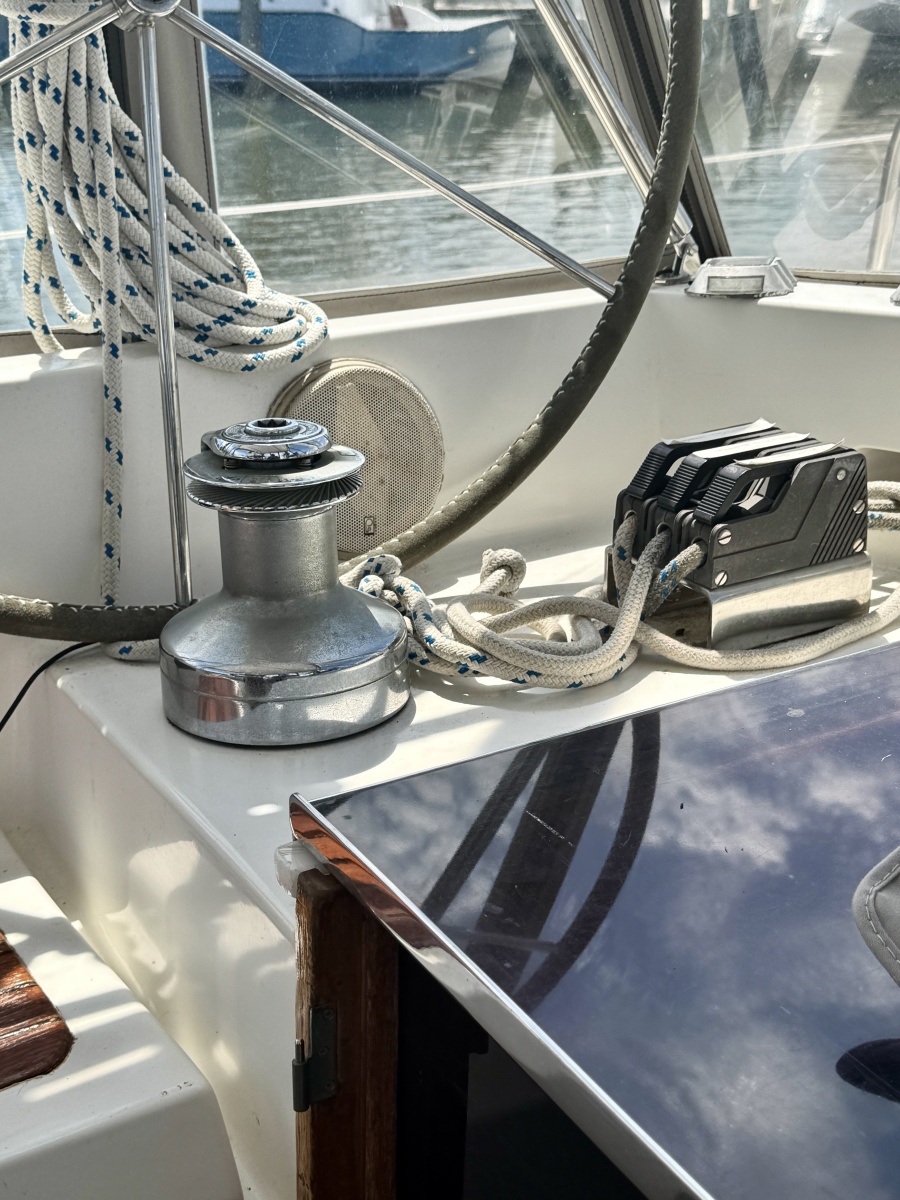 1990 Passport Royal Passport 49