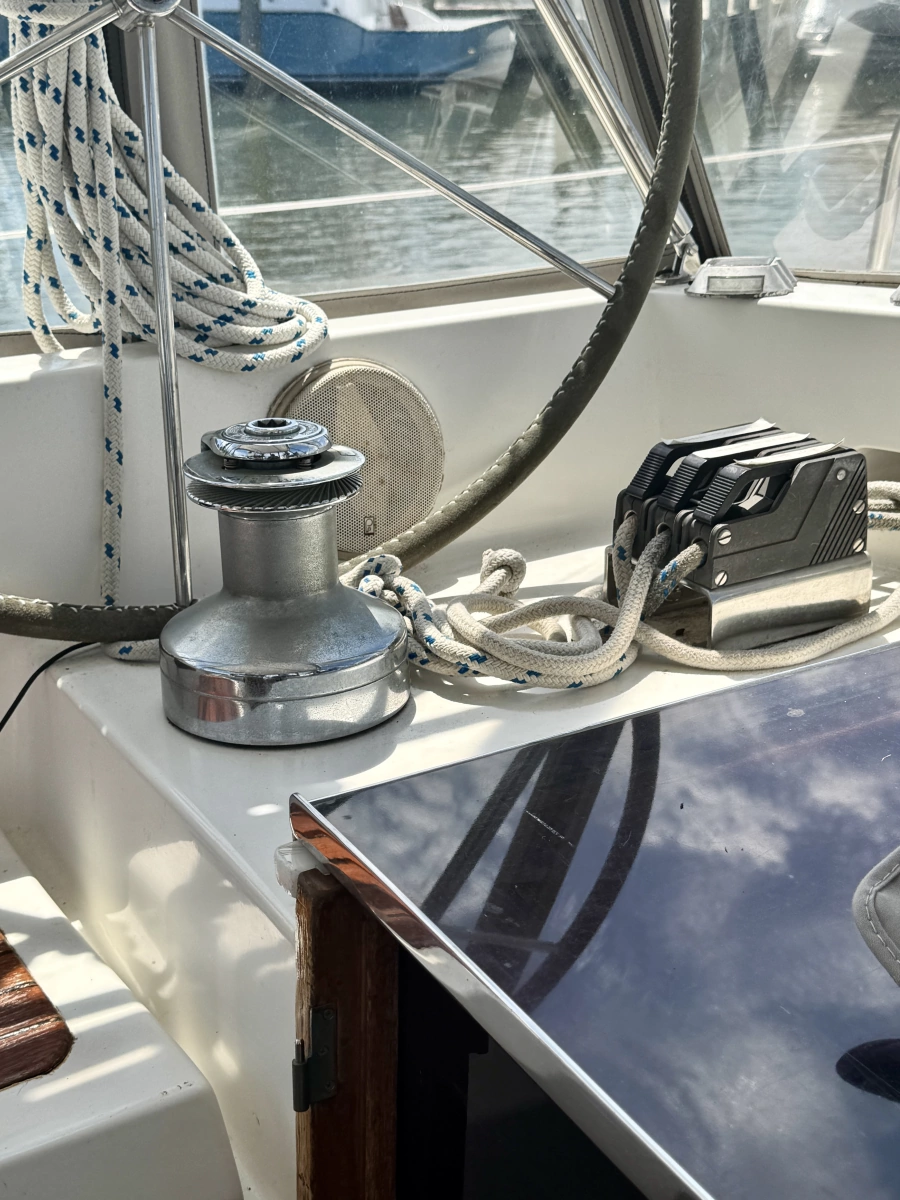 1990 Passport Royal Passport 49