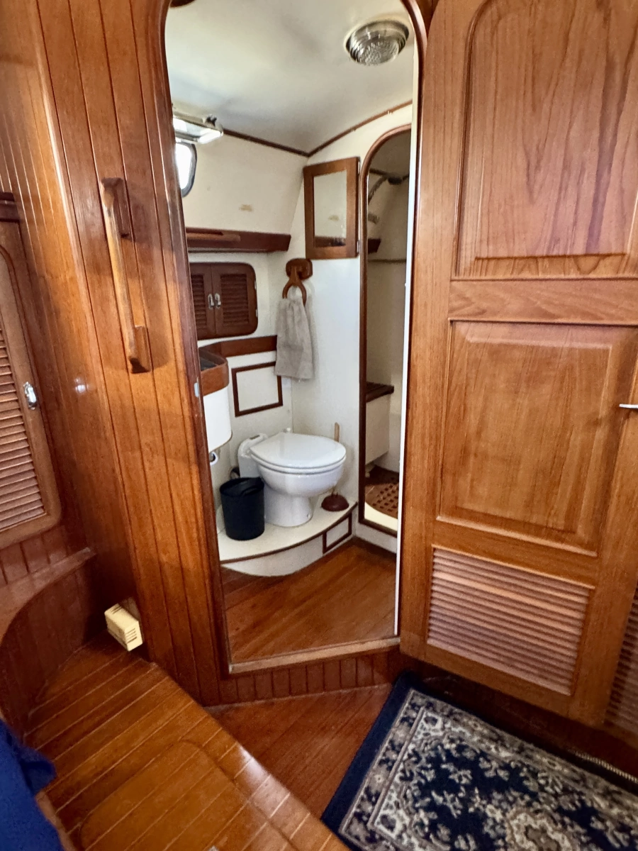 1990 Passport Royal Passport 49