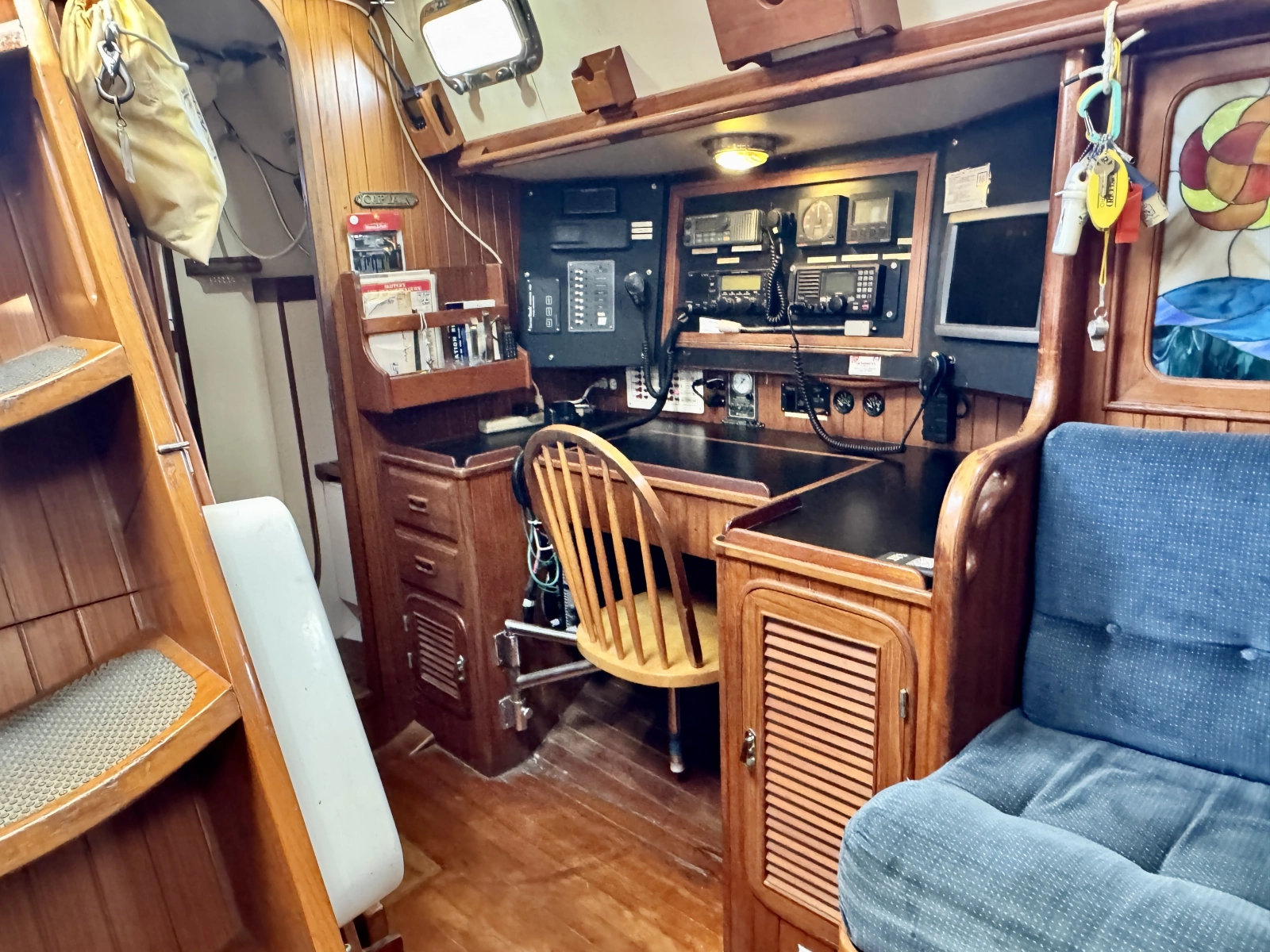 1990 Passport Royal Passport 49