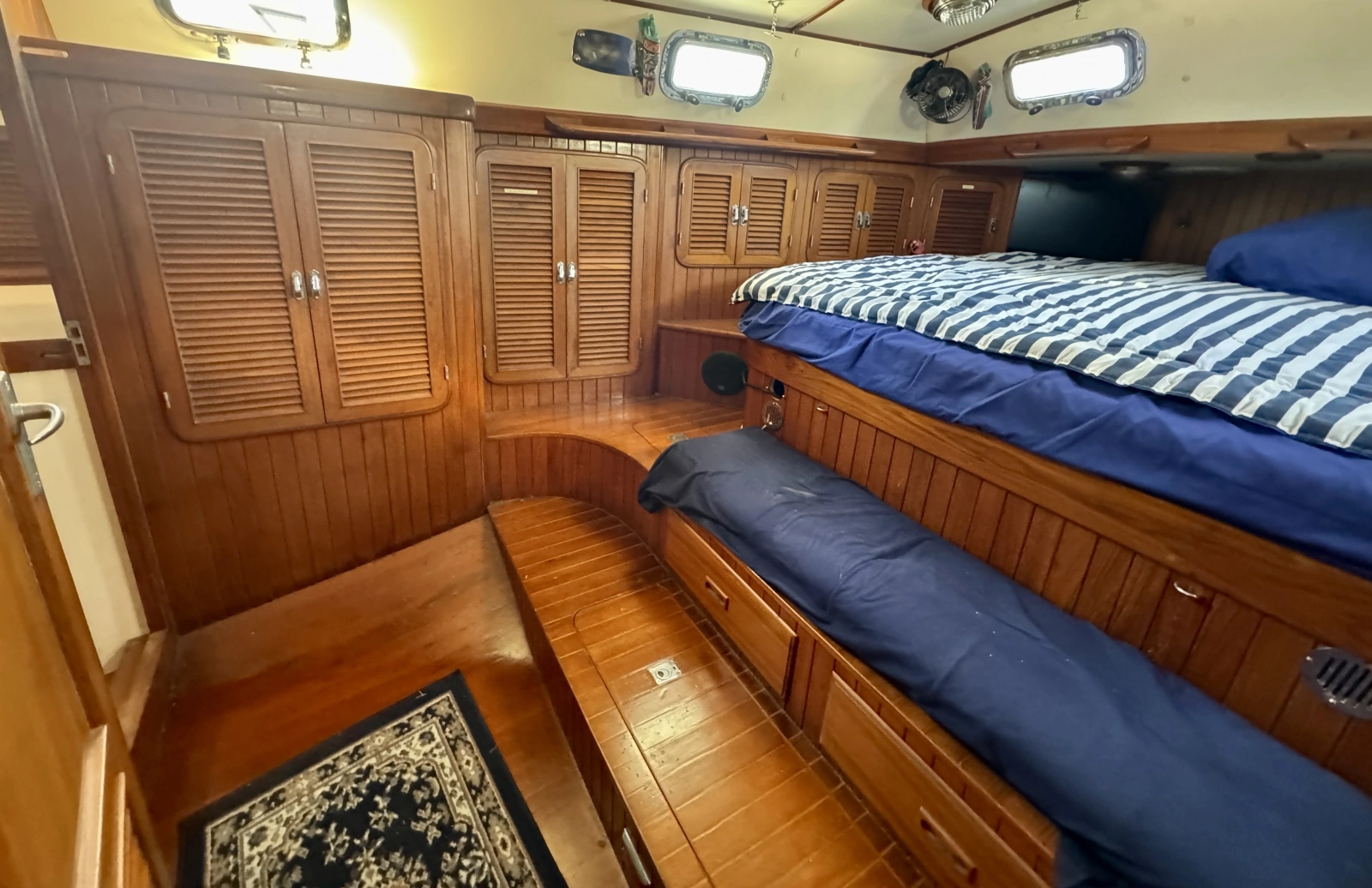 1990 Passport Royal Passport 49