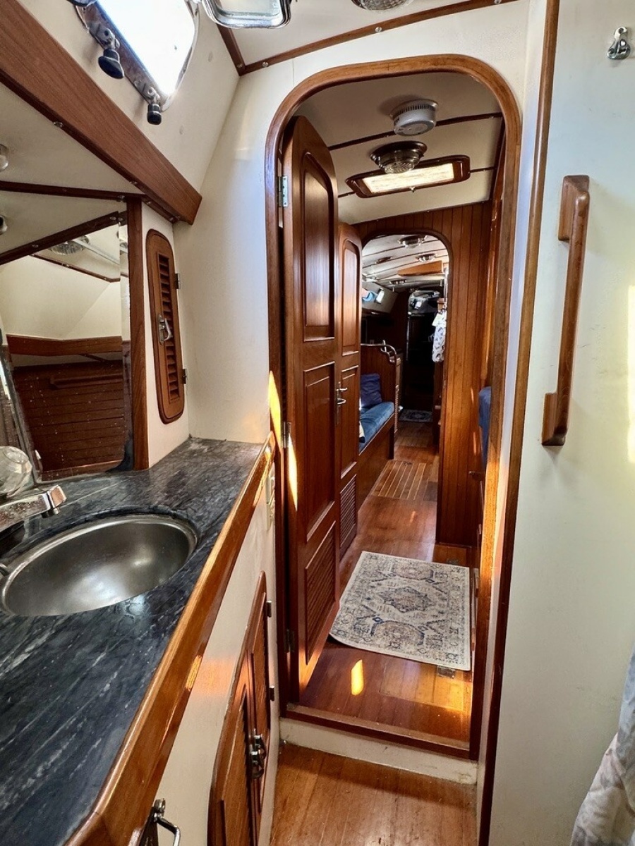 1990 Passport Royal Passport 49