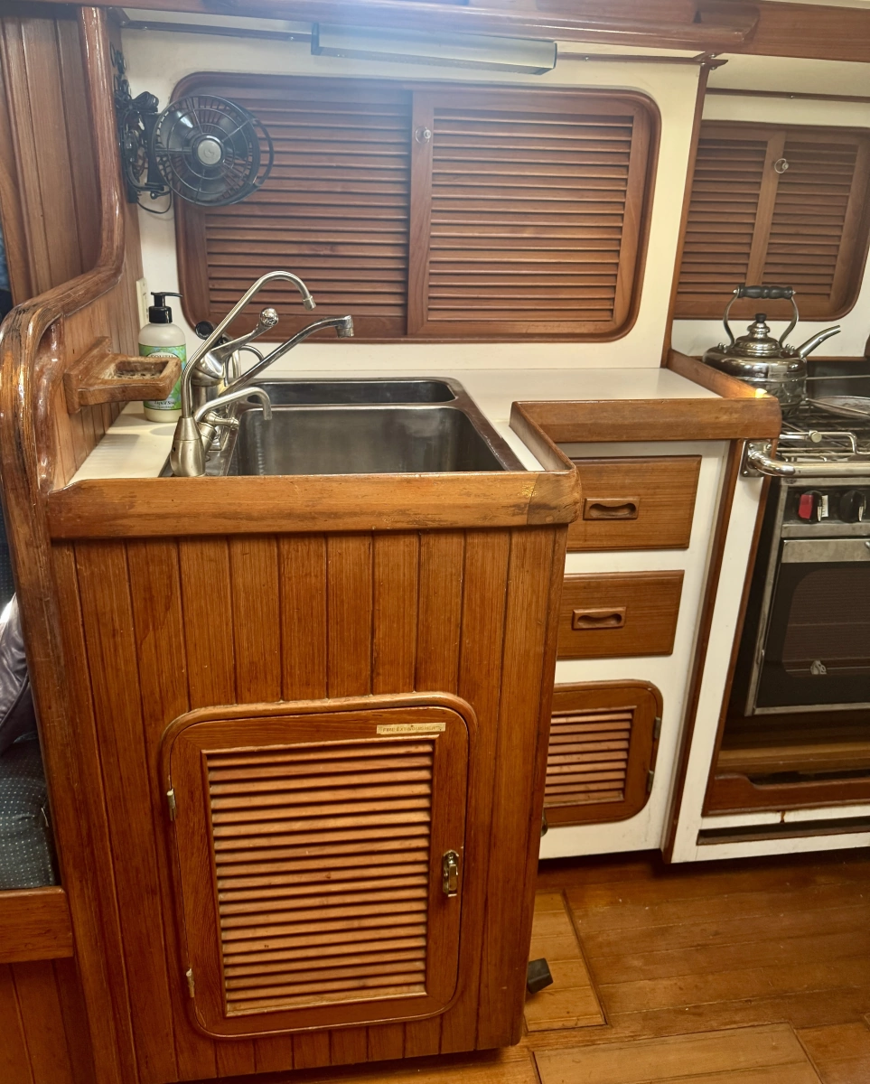 1990 Passport Royal Passport 49