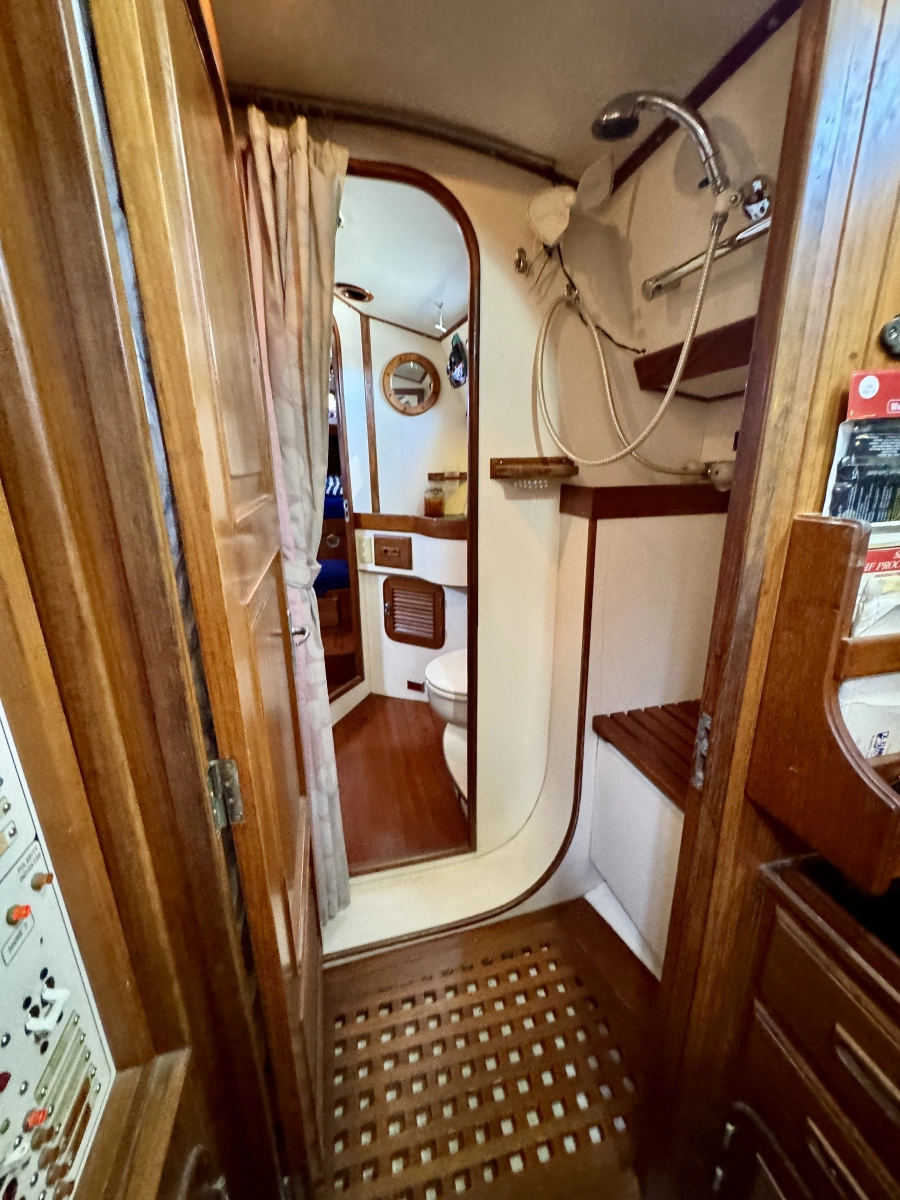 1990 Passport Royal Passport 49